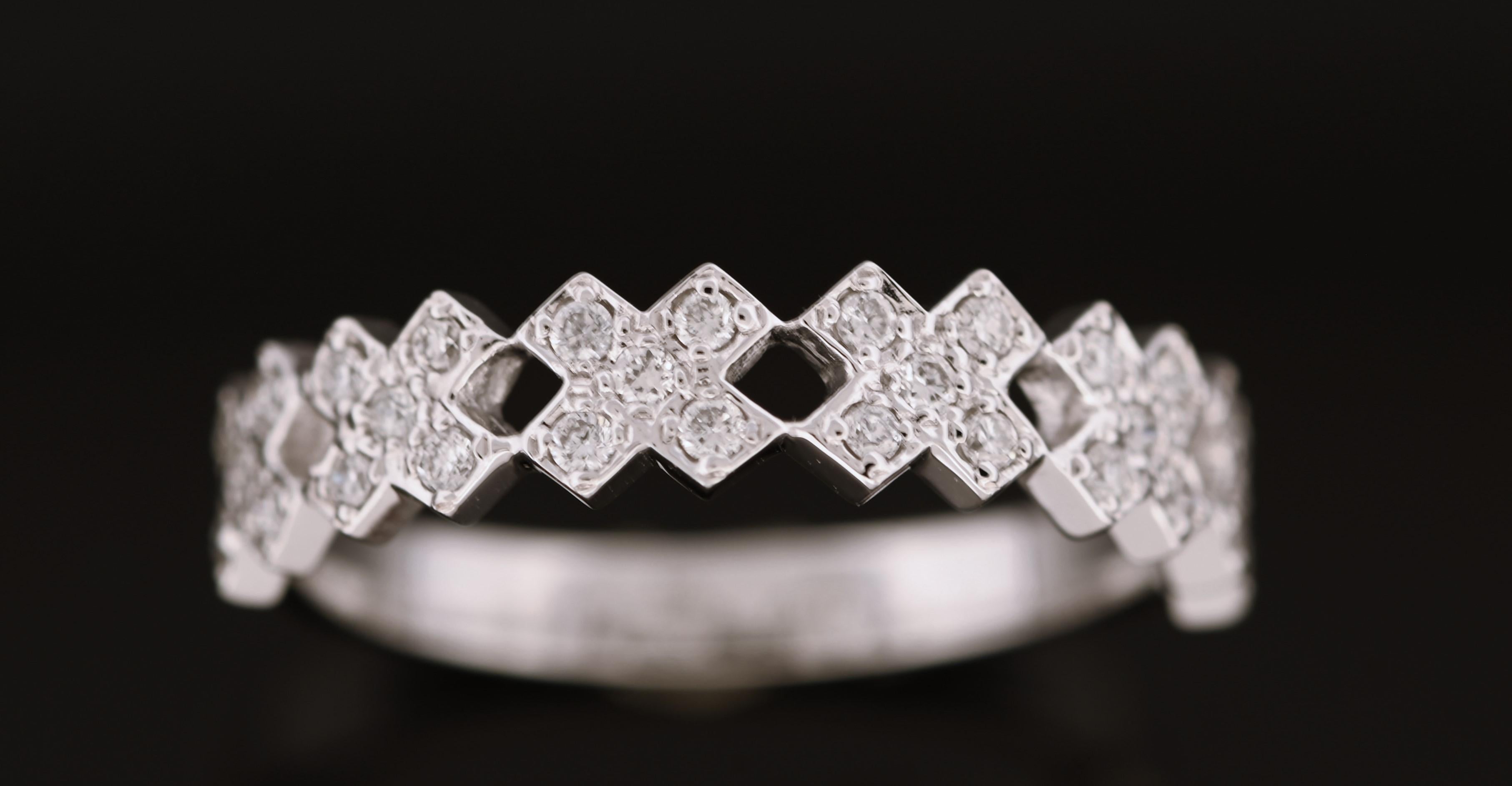 For Sale:  Classic Design 18K White Gold Lattice Ring with Diamonds 2