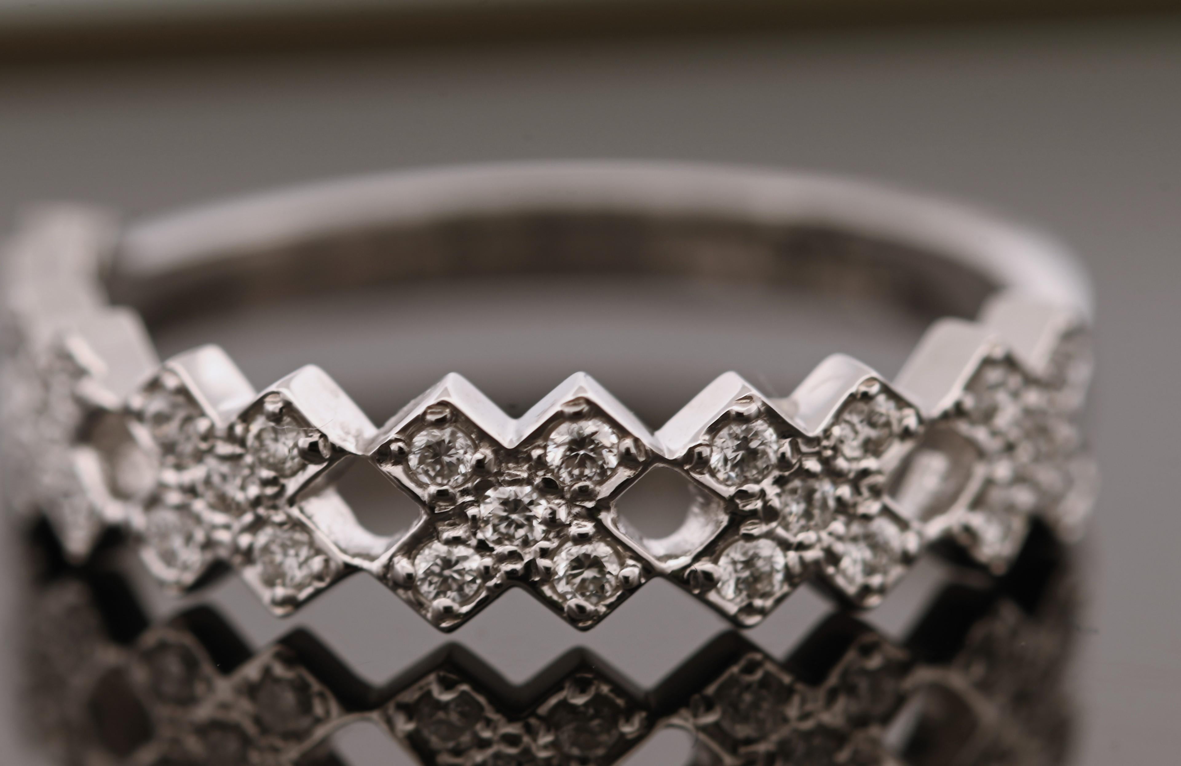 For Sale:  Classic Design 18K White Gold Lattice Ring with Diamonds 3