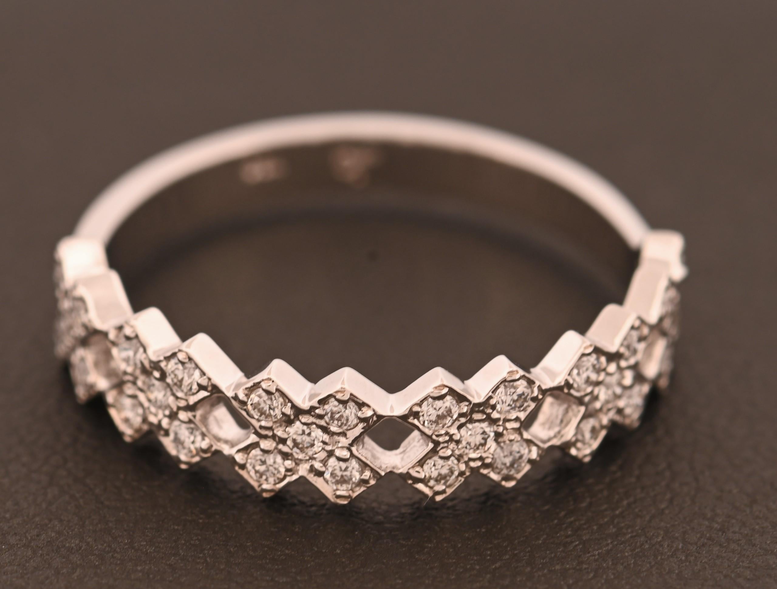 For Sale:  Classic Design 18K White Gold Lattice Ring with Diamonds 5