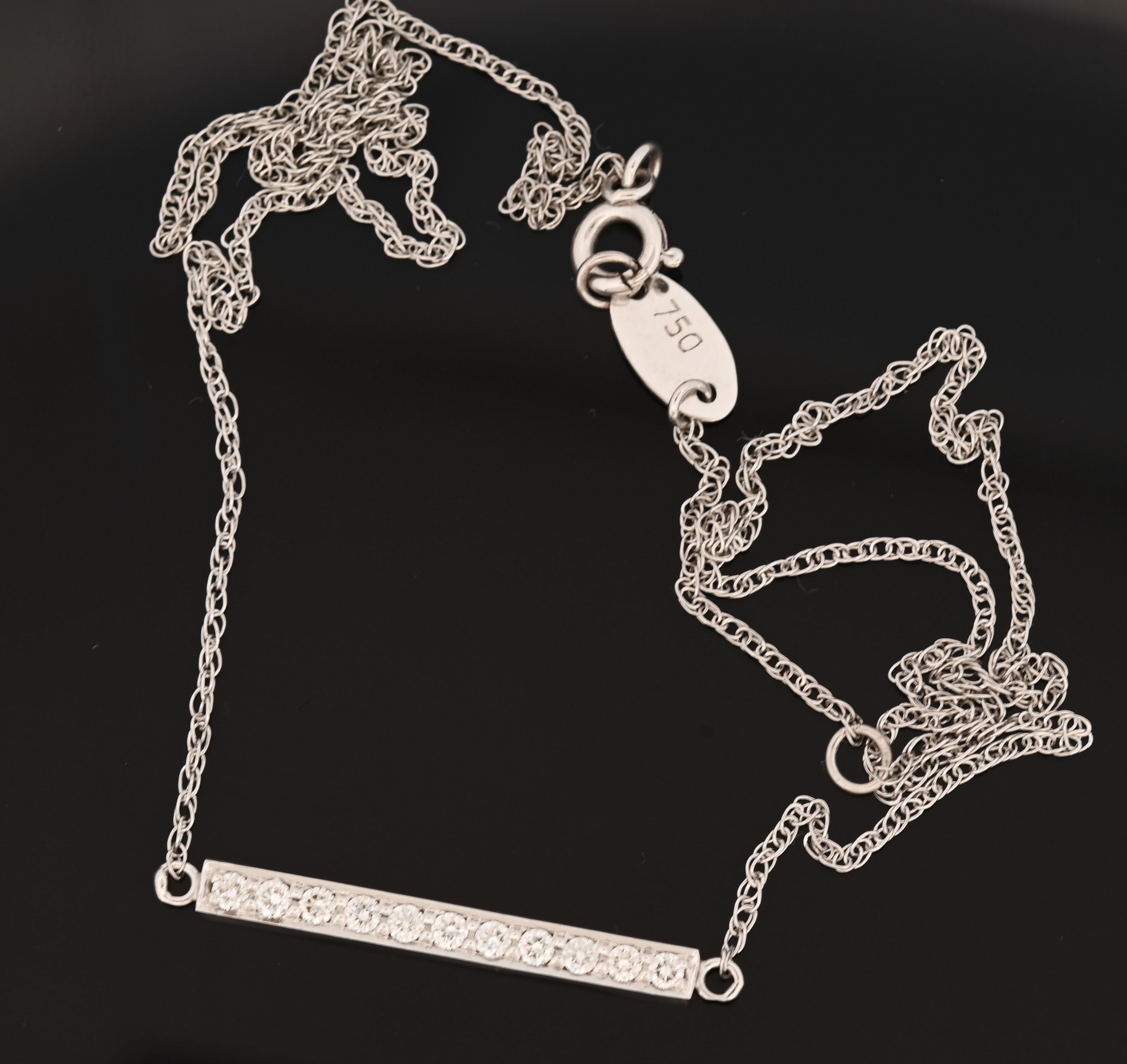 Moderno Collana a barre con pavé in oro bianco 18 carati dal design classico in vendita