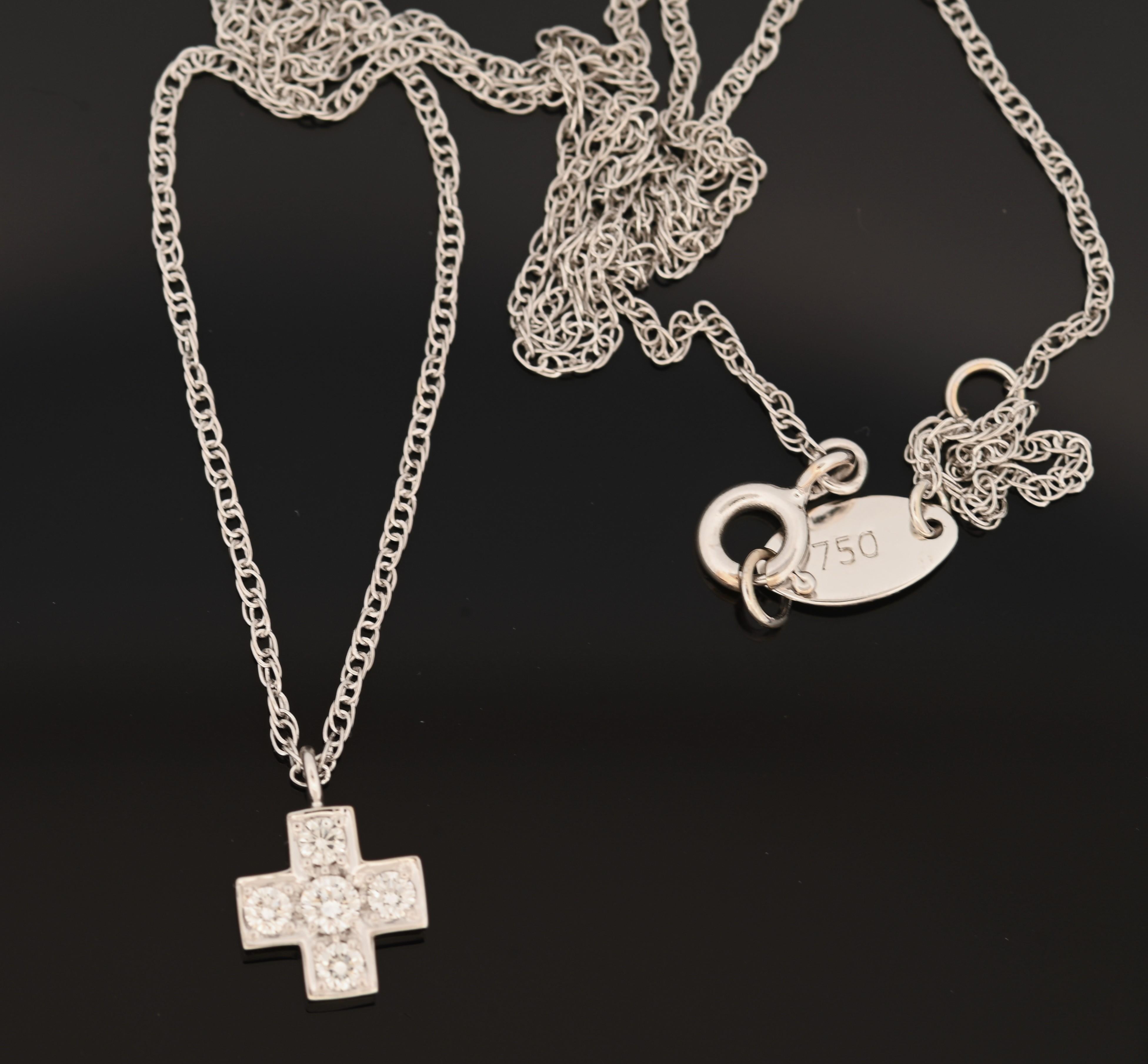 Moderno Collana con Croce Petite in oro bianco 18K Classic Design/One in vendita