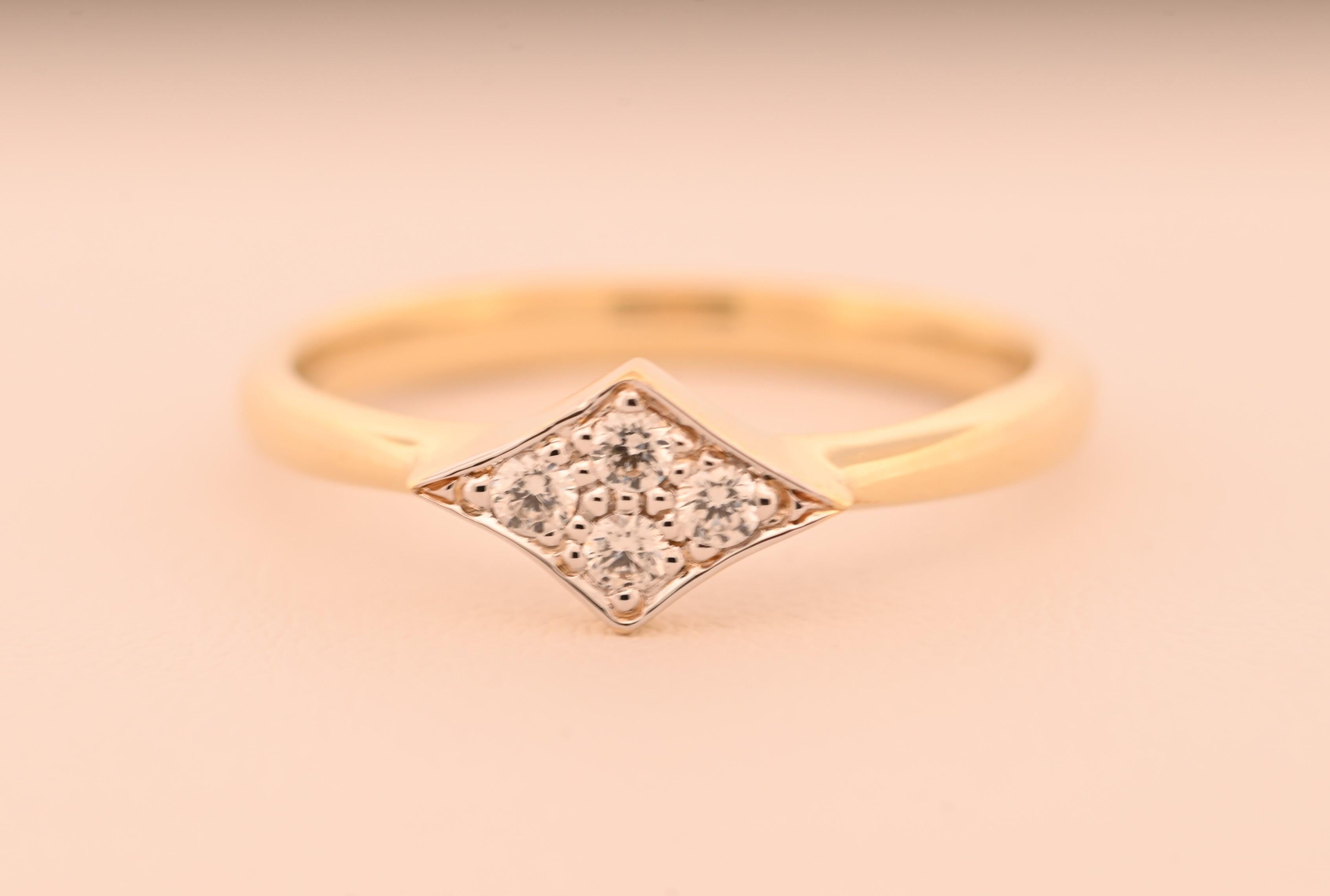 For Sale:  Classic Design 18K Yellow Gold Diamond Shape Ring with Diamonds 2