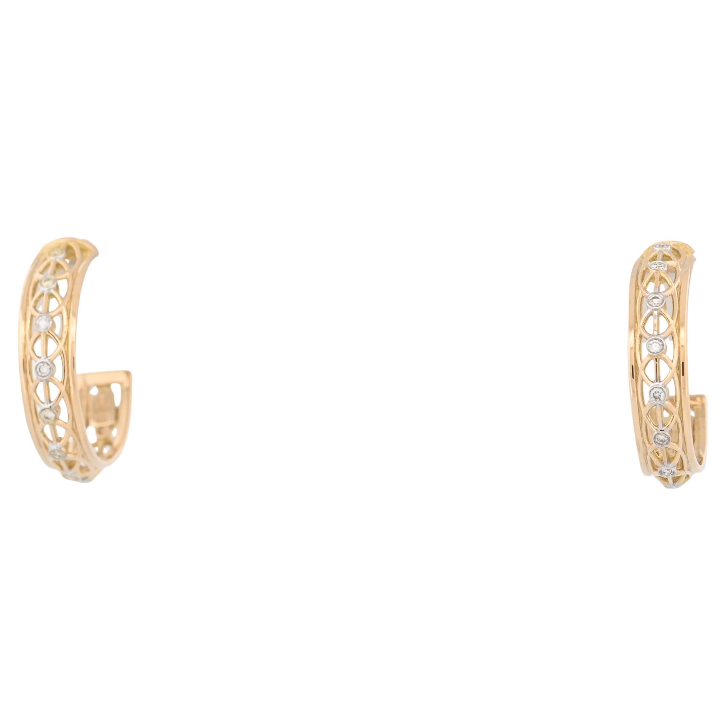 Classic Design 18K Yellow Gold Halo Cuff Earring with Diamonds
