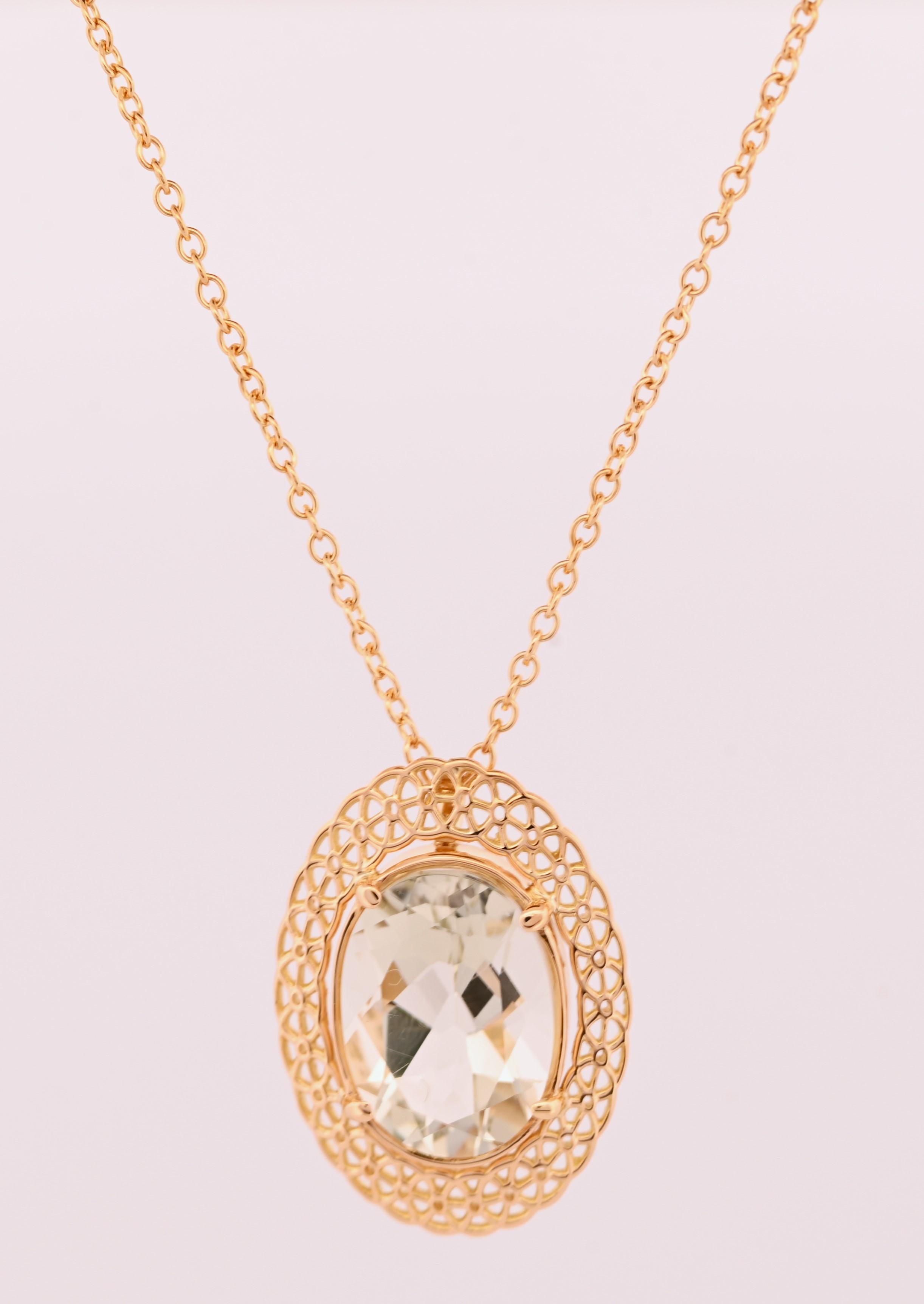 Perfect for adding a touch of glamour to both everyday outfits and special occasions, this 18k yellow gold halo pendant with green quartz is a timeless addition to any jewelry collection, embodying both luxury and elegance.

18K Yellow