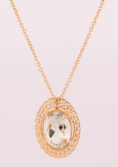 Classic Design 18K Yellow Gold Halo Pendant with Green Quartz