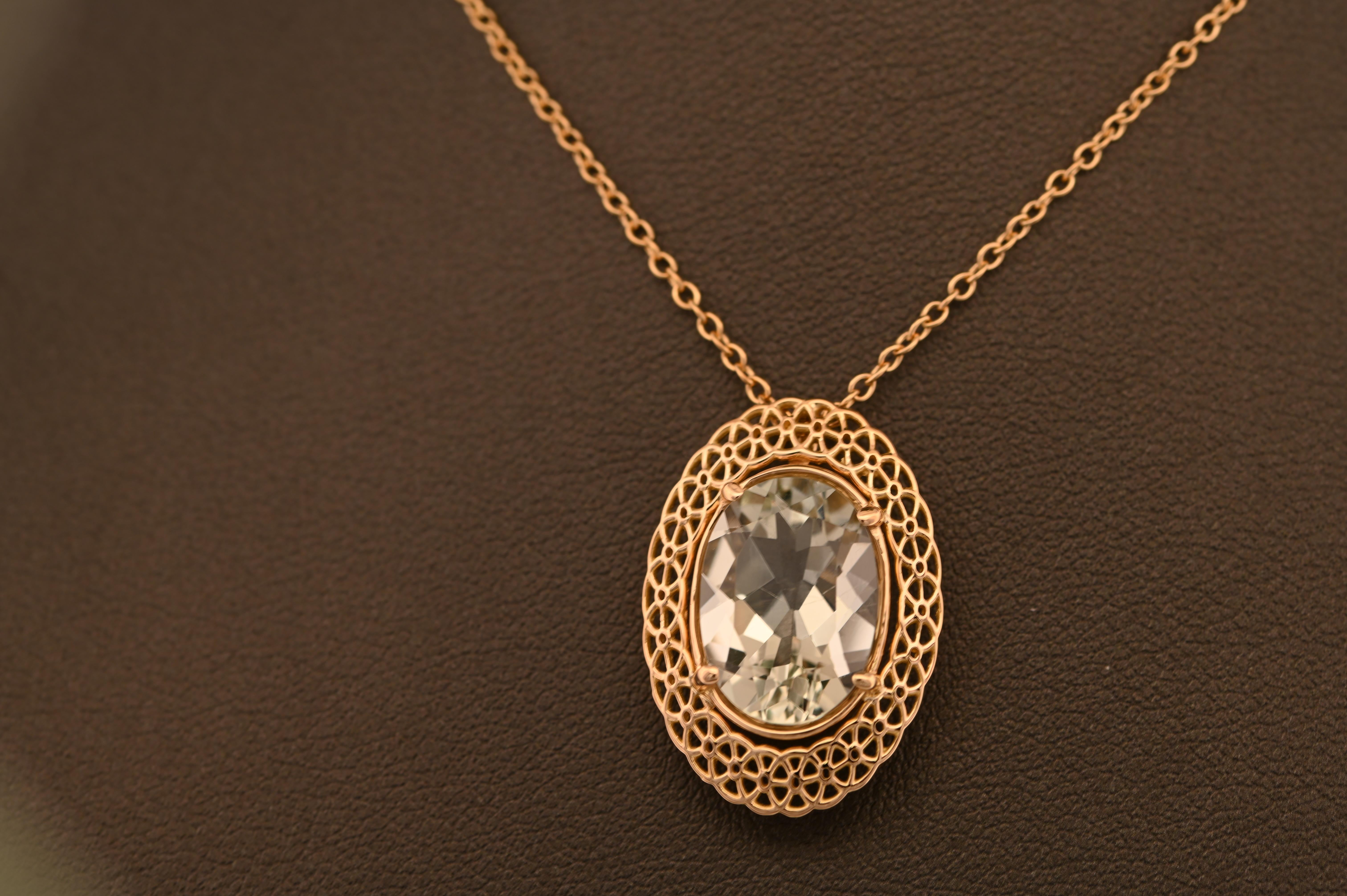 Donna Ciondolo aureola in oro giallo 18K dal design classico con quarzo verde in vendita