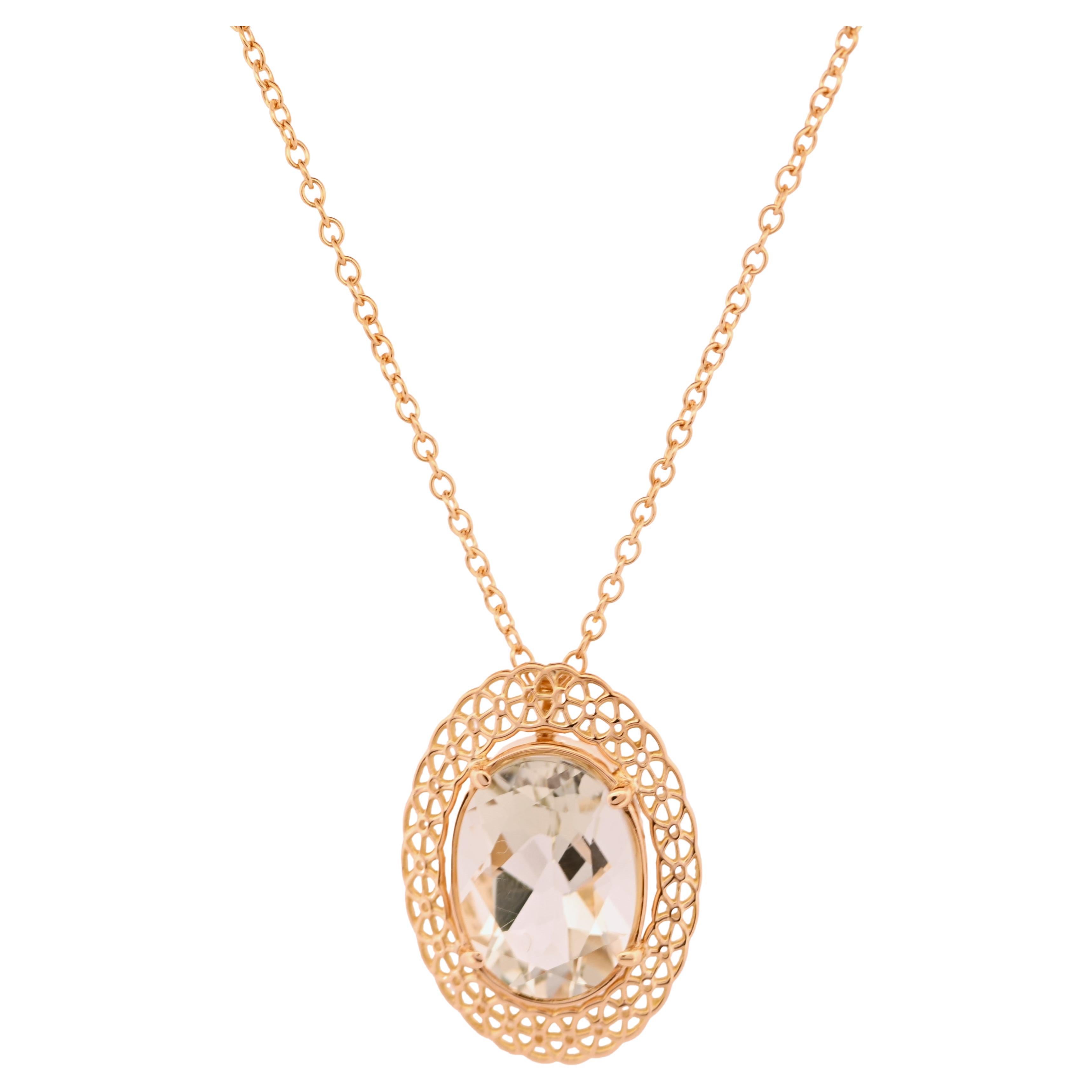 Classic Design 18K Yellow Gold Halo Pendant with Green Quartz