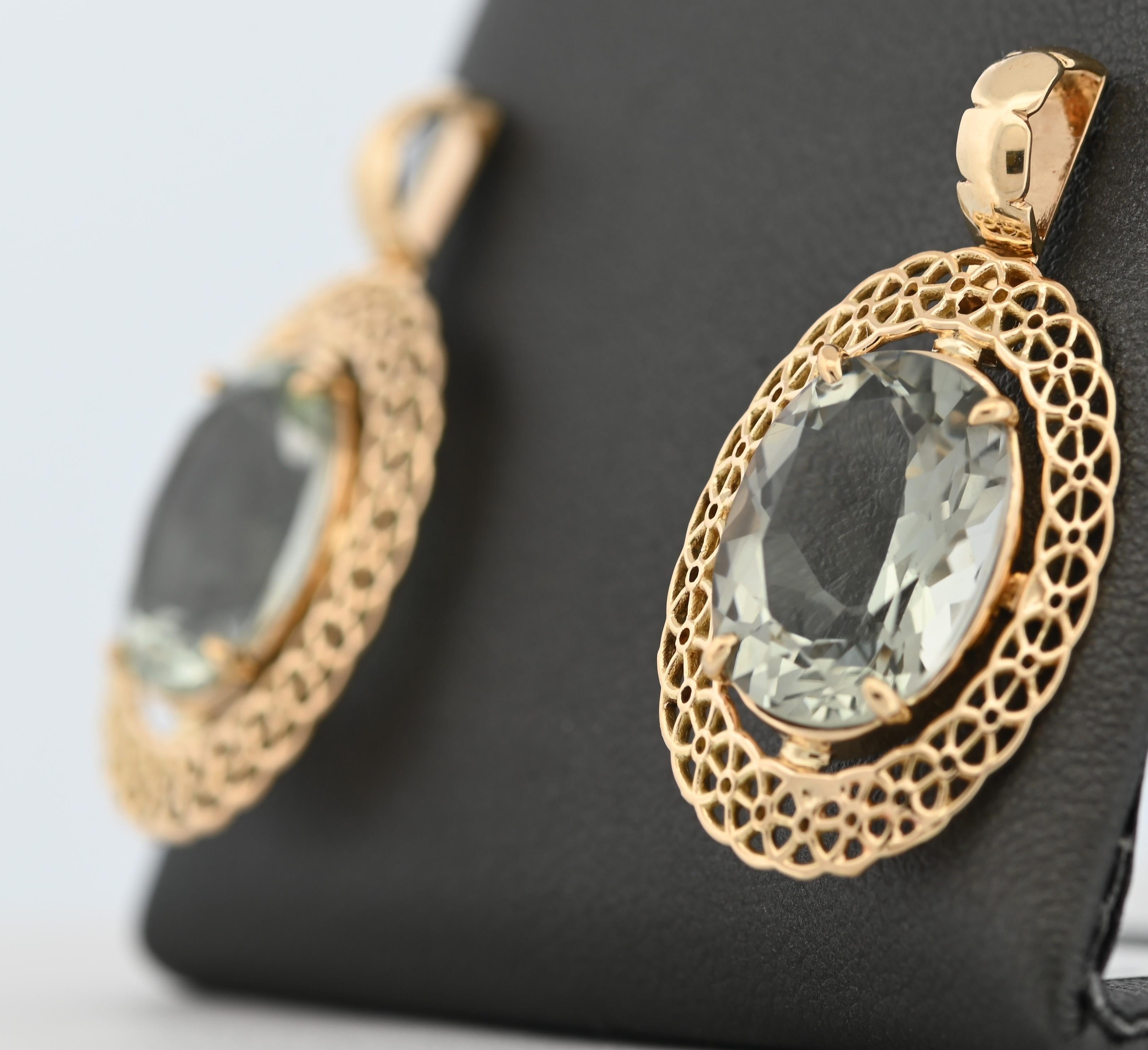 The warm glow of the 18k yellow gold perfectly complements the green quartz, creating a harmonious blend of color and light. The earrings are designed with a secure and comfortable fastening, ensuring they remain in place while providing all-day