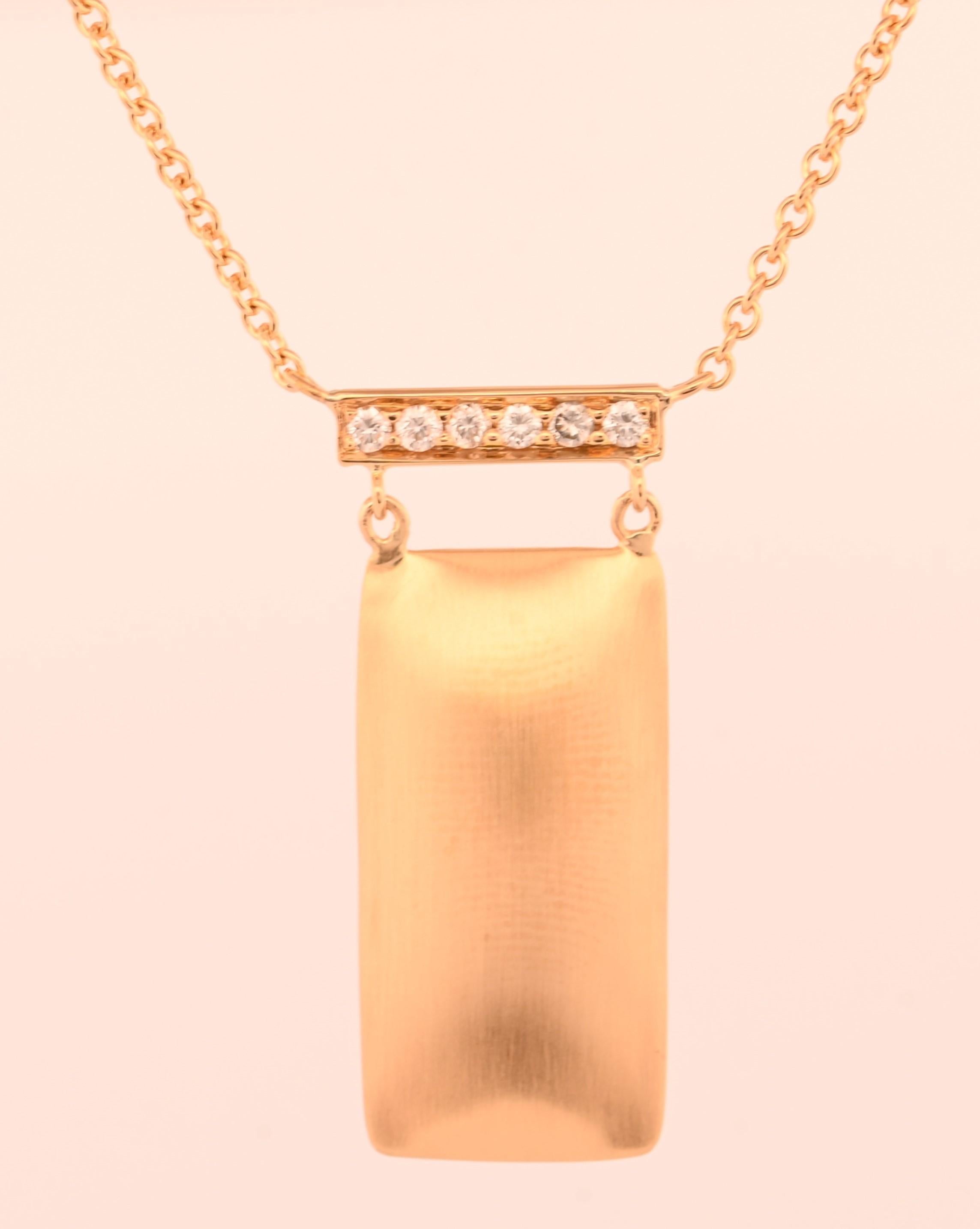 Moderno Collana verticale Pillow Talk in oro giallo 18K dal design classico con diamanti in vendita