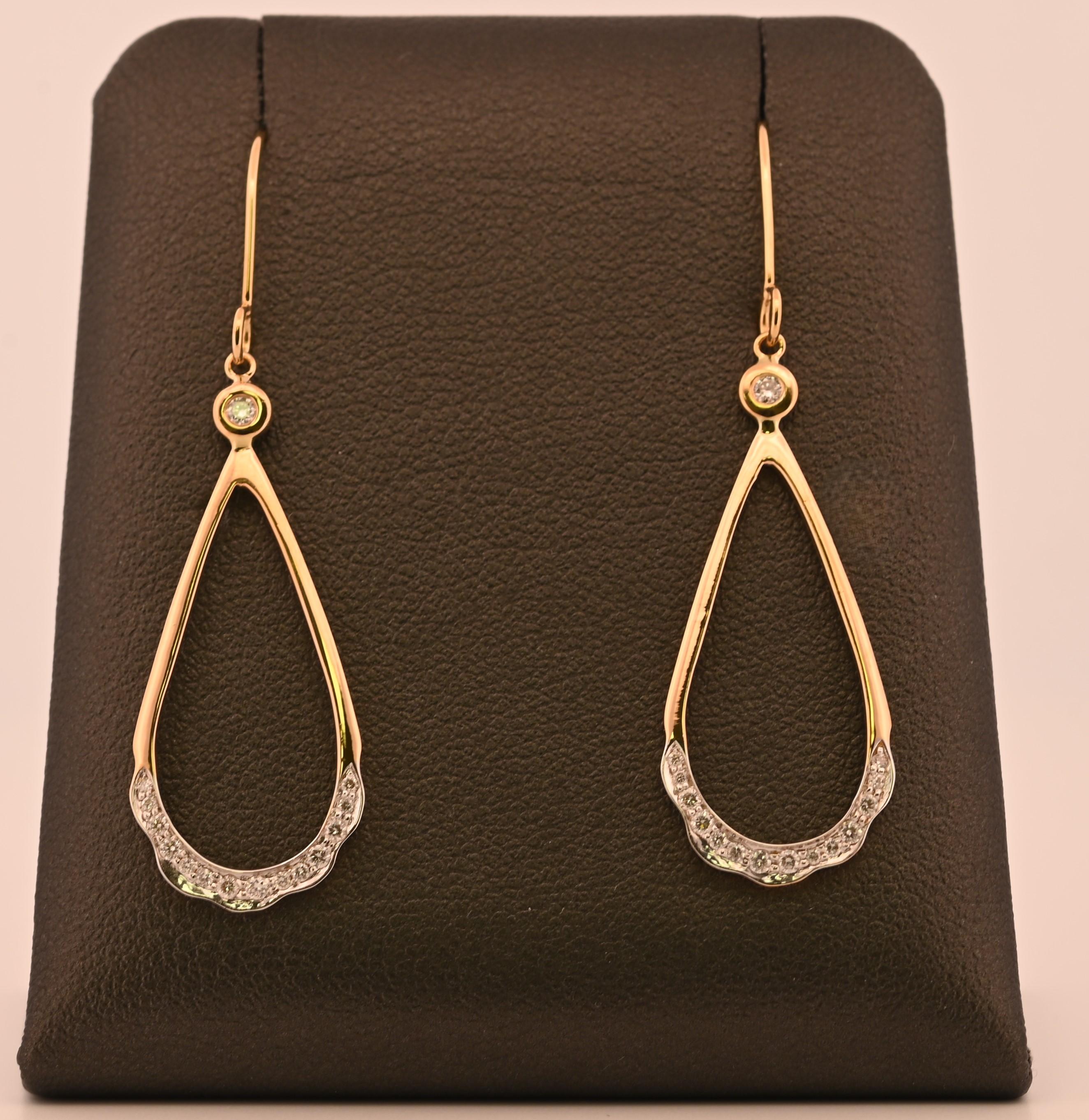 Moderno Orecchino Soleil a goccia con diamanti in oro giallo 18 carati dal design classico in vendita