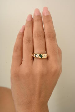 Classic Design 18k Yellow Gold Unisex Dome Ring with Gypsy Set Emerald & Diamond