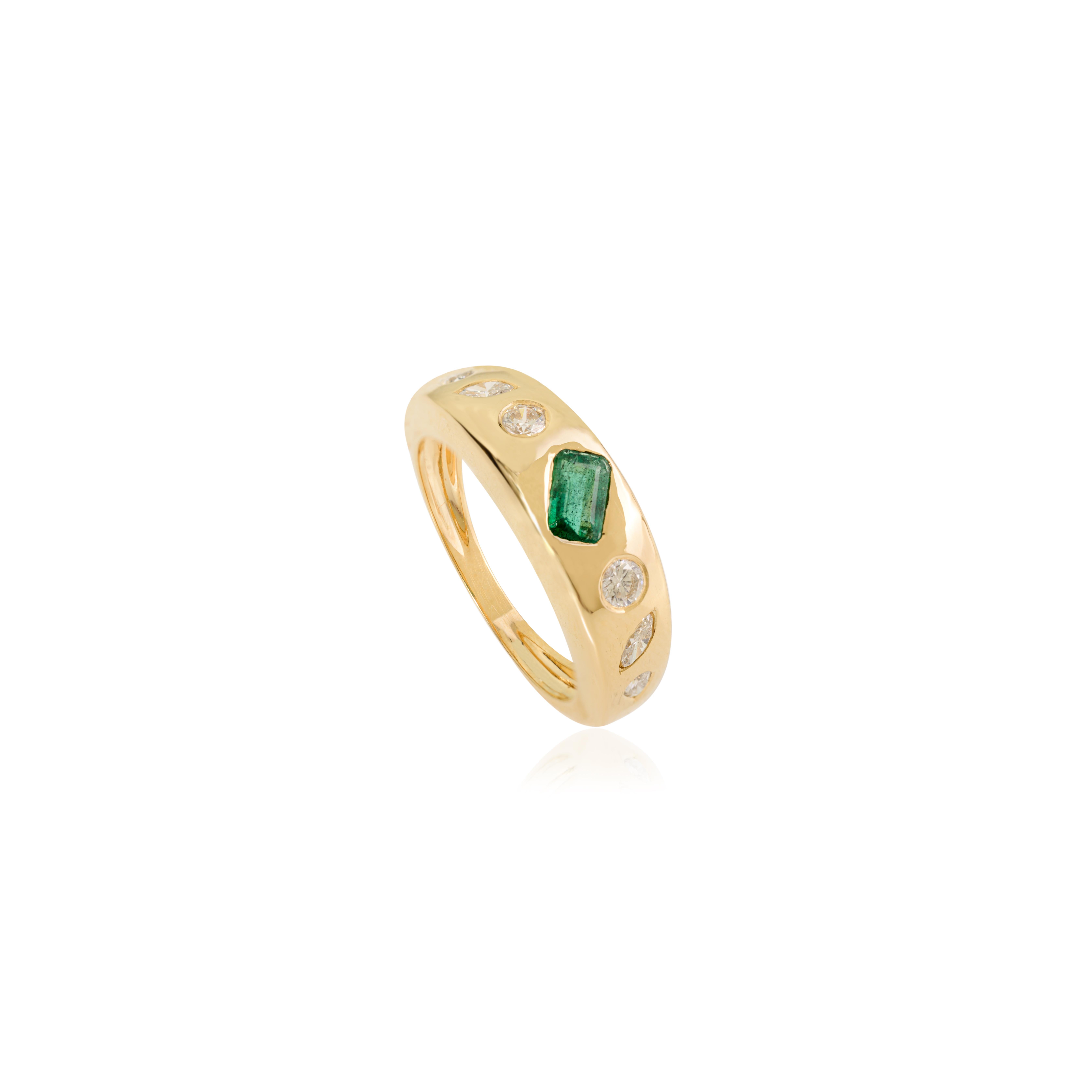 Classic Design 18k Yellow Gold Unisex Dome Ring with Gypsy Set Emerald & Diamond