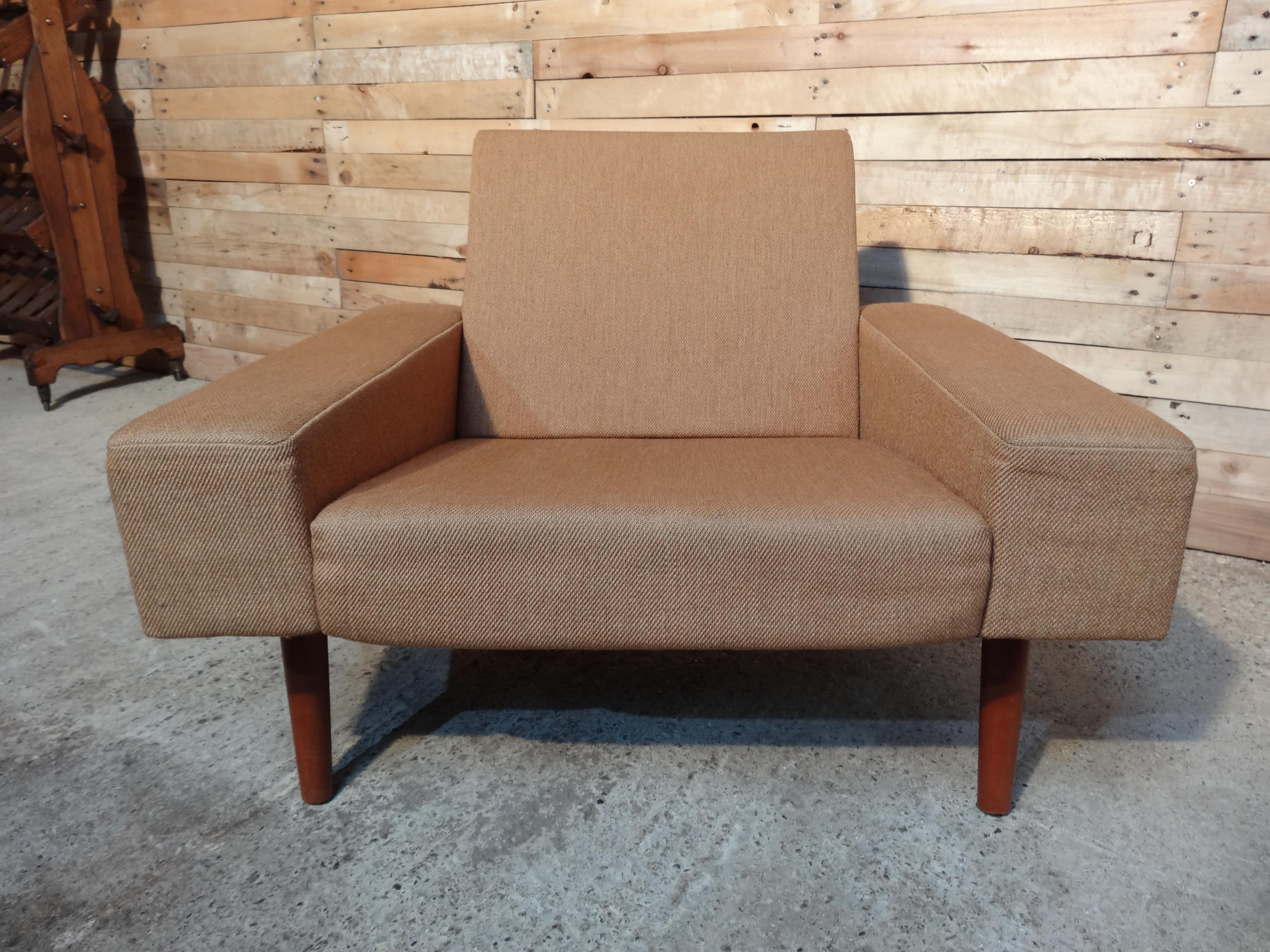 Classic design totally original retro 1950 Danish fabric armchair

This wooden base fabric 1950s armchair is in good vintage condition. 

Measures:
Seat height: 35cm, Height: 66cm, Depth: 80cm, Width: 85cm.