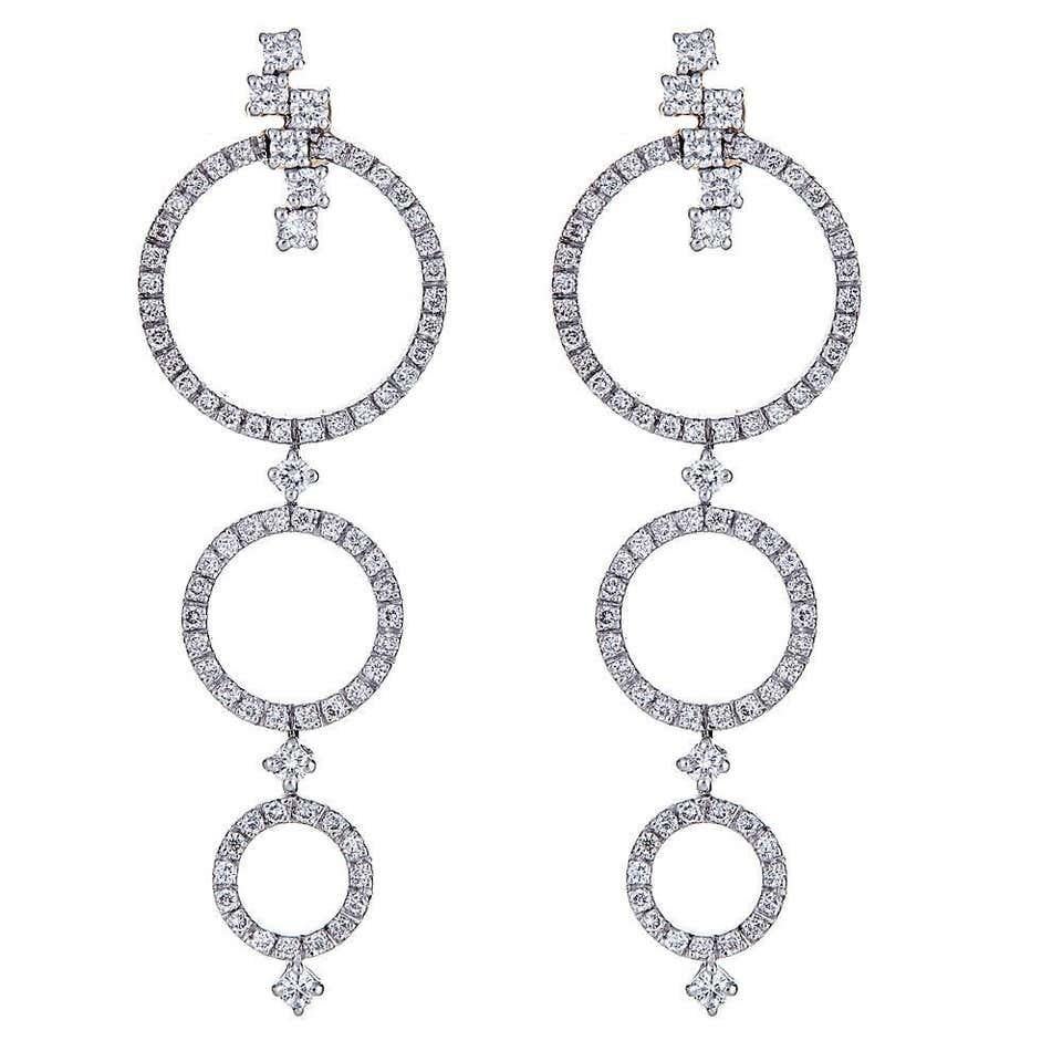 Classic Diamond 18 Karat White Gold Dangle Earrings Fine Jewelry

Crafted in sleek 18k white gold, these drop earrings will compliment your style and look. Featuring triple circle design encrusted with high-quality diamonds. Polished to a brilliant