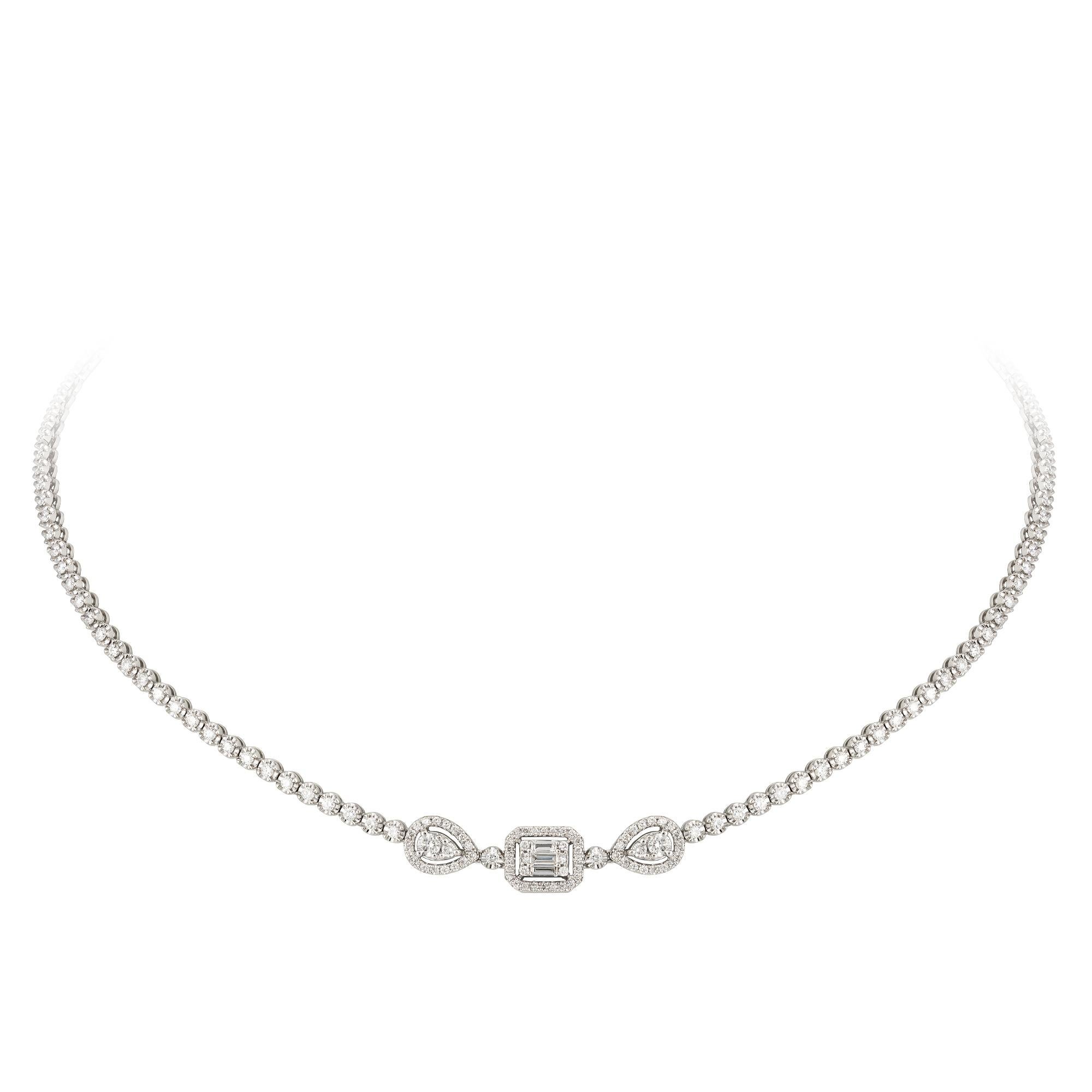 Classic Diamond 18 Karat White Gold Necklace for Her In New Condition For Sale In Montreux, CH