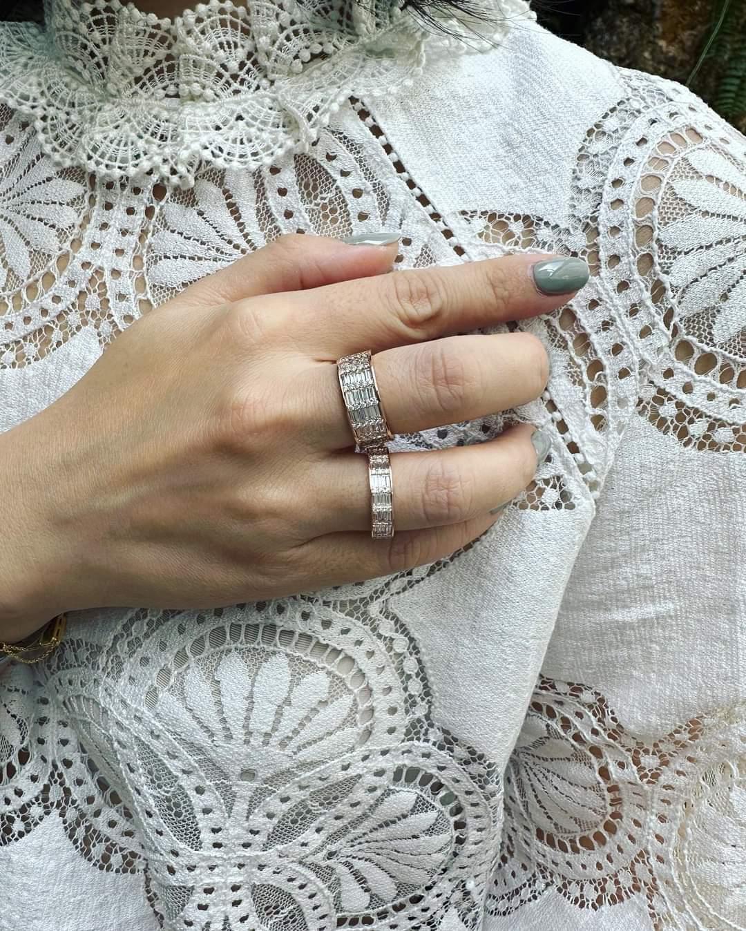Classic Diamond Cigar Band 3 Ring in 18K White Gold Settings In New Condition For Sale In Bangkok, 10