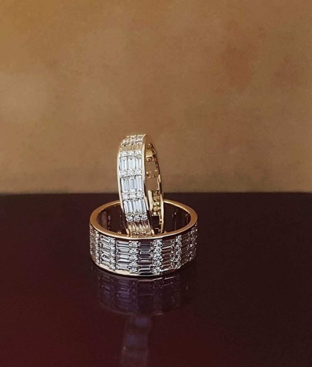 Women's or Men's Classic Diamond Cigar Band 5 Ring in 18K Gold Settings For Sale