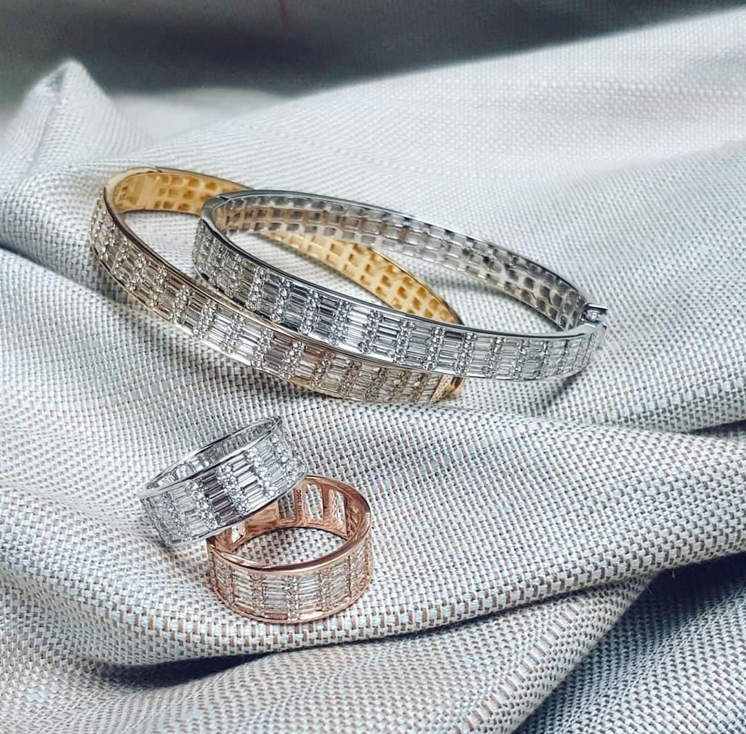 Classic Diamond Cigar Band 5 Ring in 18K Gold Settings For Sale 1