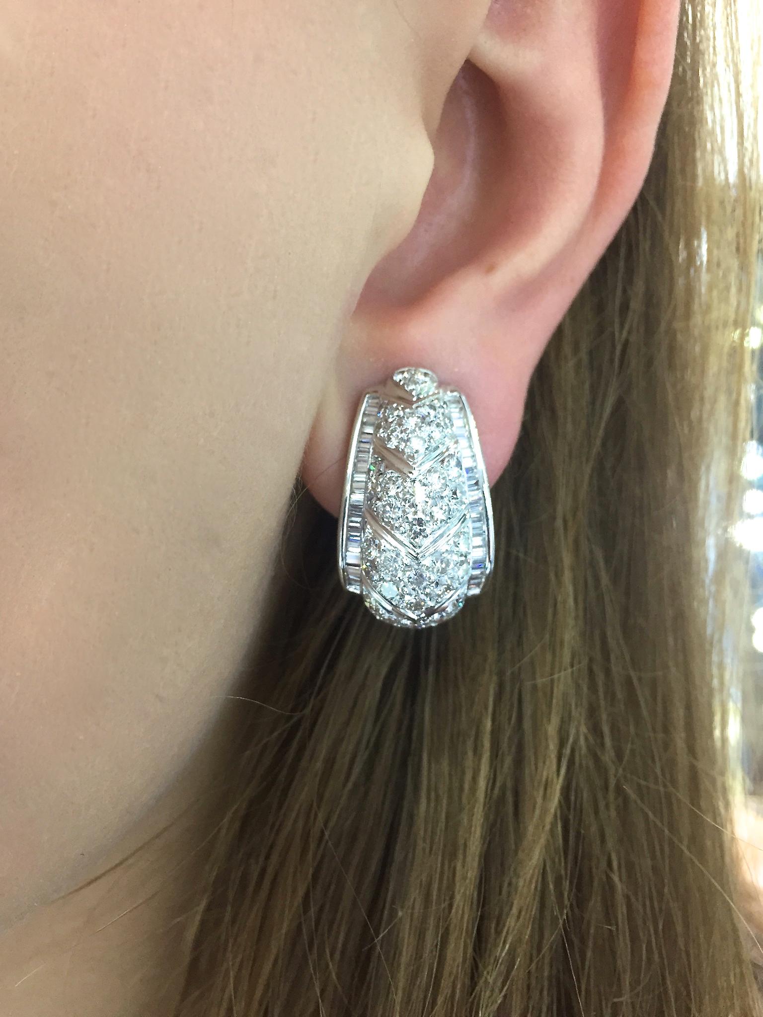 Classic Diamond Clip on Earrings
V-design large diamond huggie earrings set in 18k white gold.
Consisting of 76 round brilliant cut diamonds.
Accented on the sides with 74 channel set baguette cut diamonds.
Total diamond weight is approximately