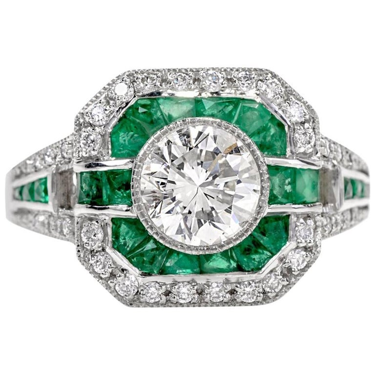 The Manhattan Diamond Ring With Emerald Centre