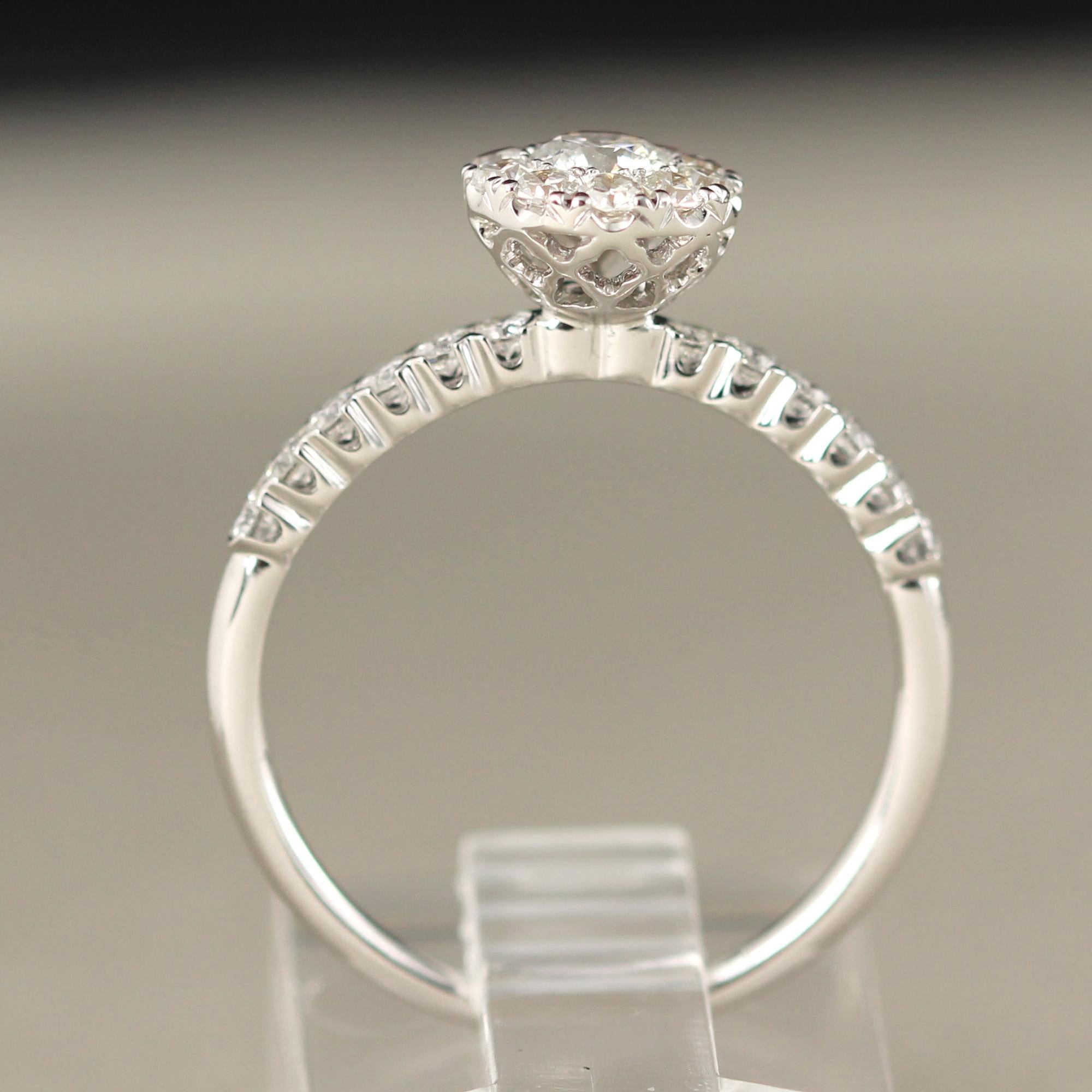 Classic Diamond Engagement Ring 18 Karat White Gold Cluster Diamond Ring In New Condition For Sale In Brooklyn, NY
