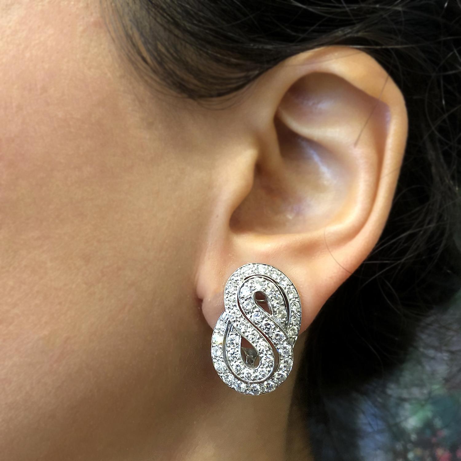 Classic Diamond Gold Infinity Clip-On Earrings In New Condition In Beverly Hills, CA