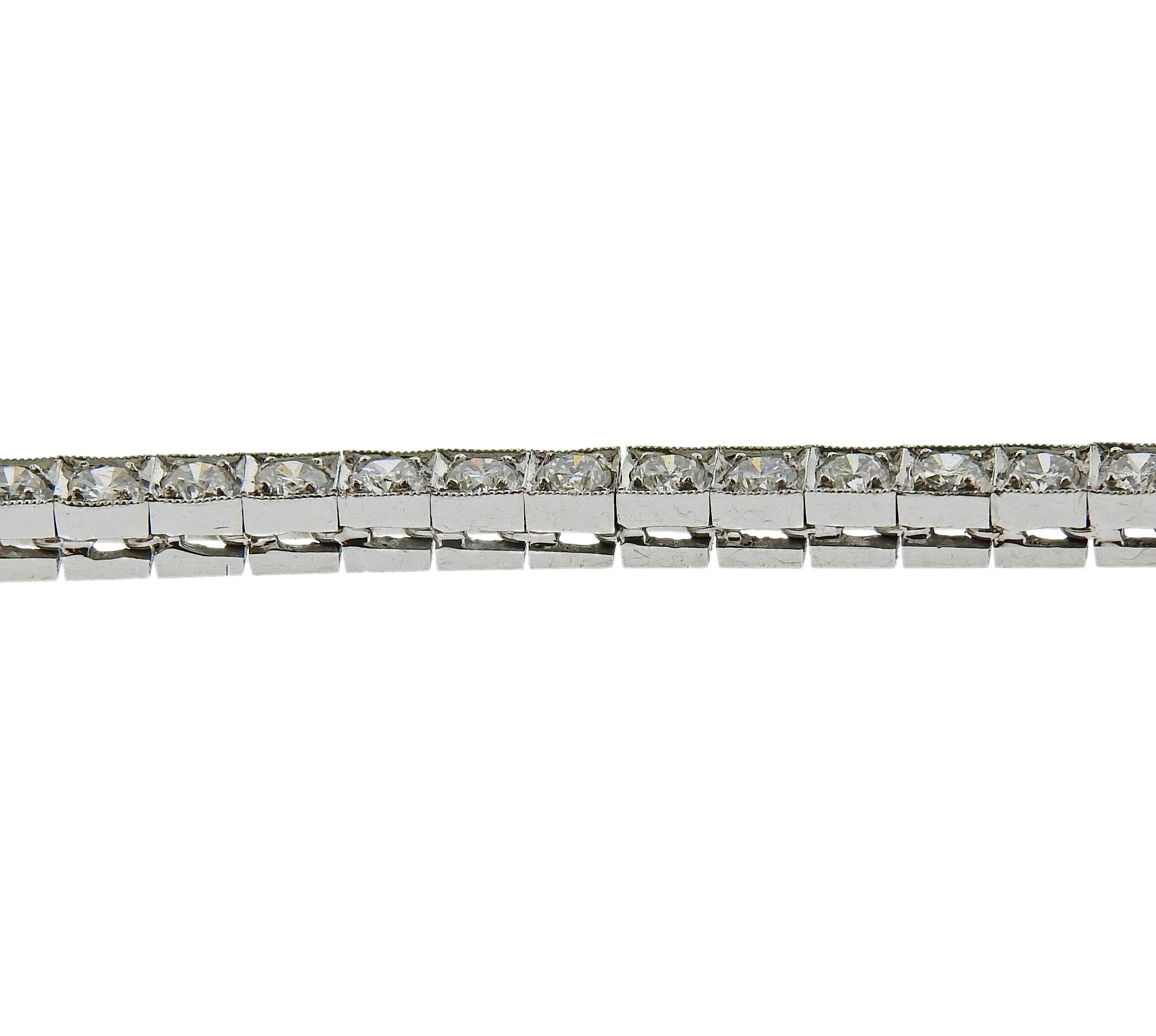 Classic Diamond Gold Tennis Bracelet In Excellent Condition For Sale In New York, NY