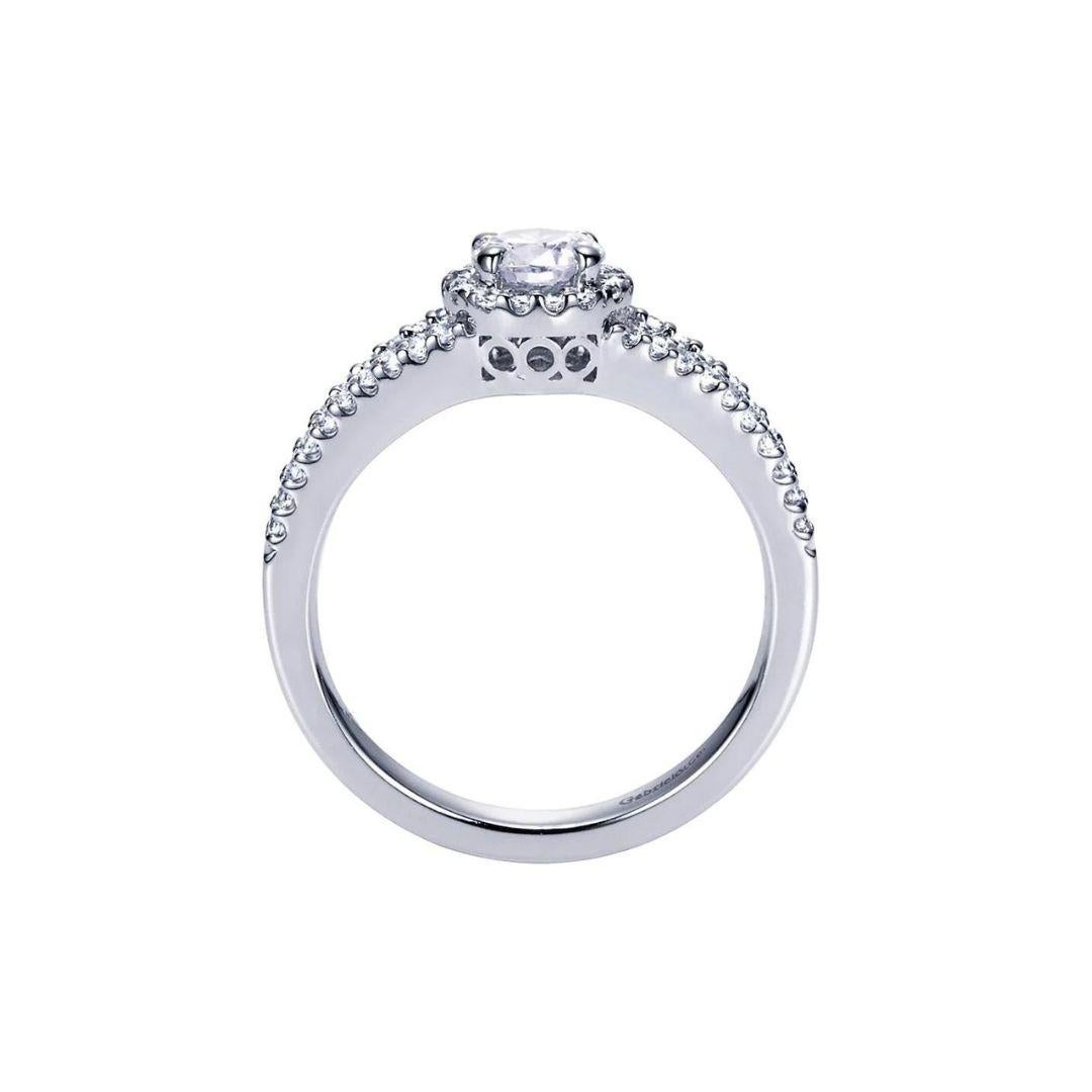Klassischer Diamant-Halo-Verlobungsring mit geteiltem Schenkel (Brillantschliff) im Angebot