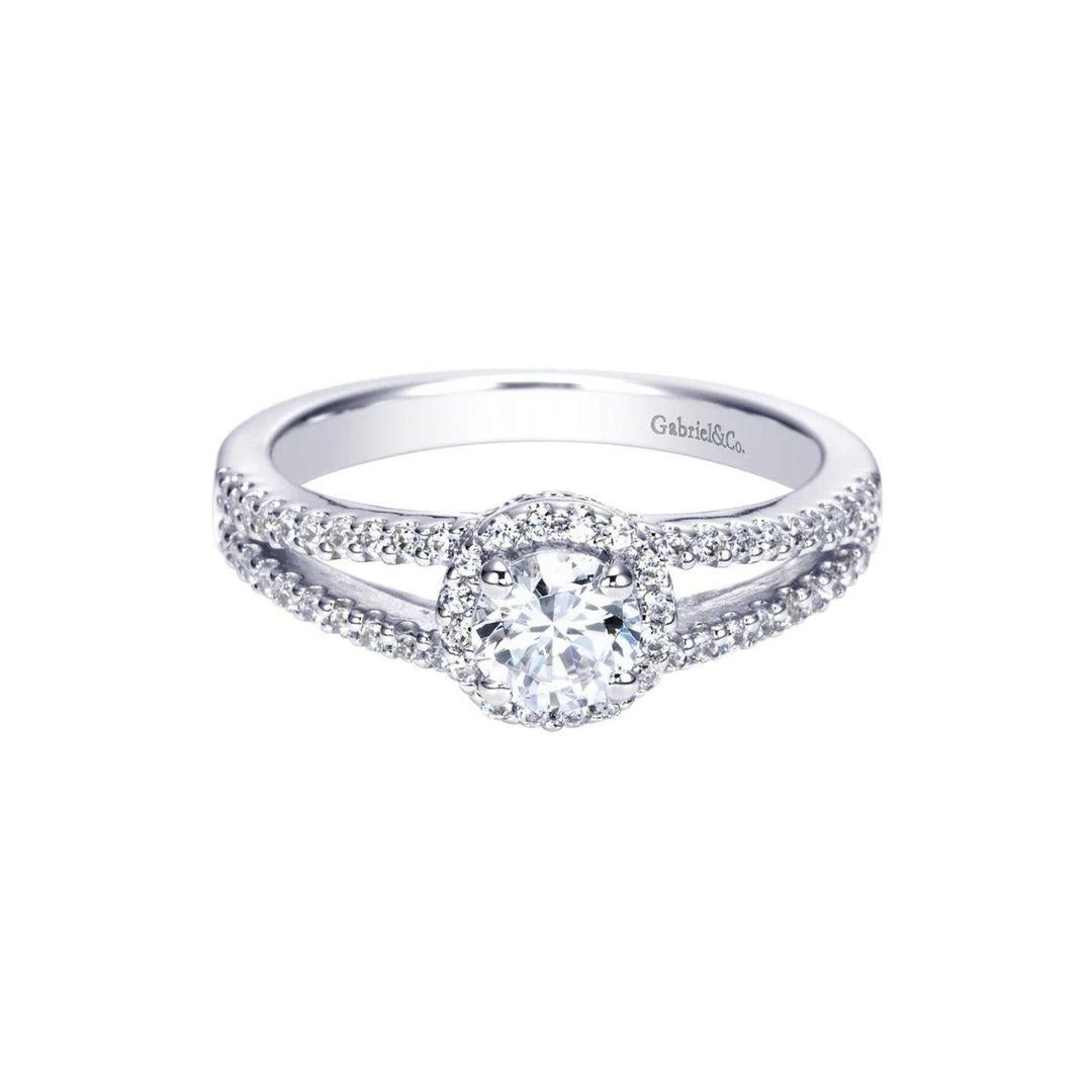 Classic Diamond Halo Engagement Ring with Split Shank In New Condition For Sale In Stamford, CT