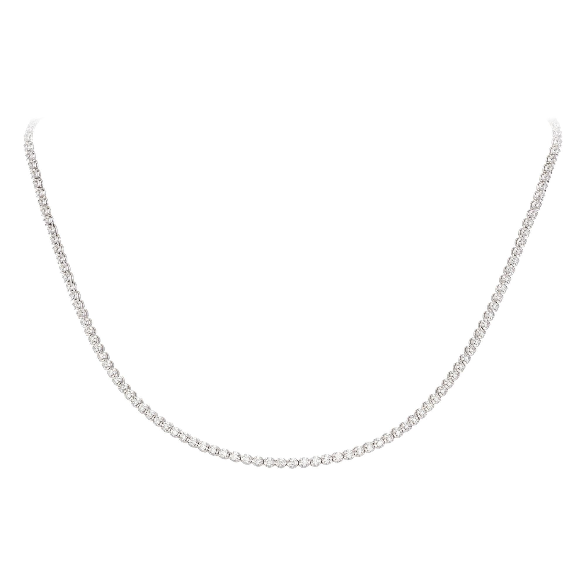 Collier classique en or blanc 18 carats avec diamants pour elle en vente