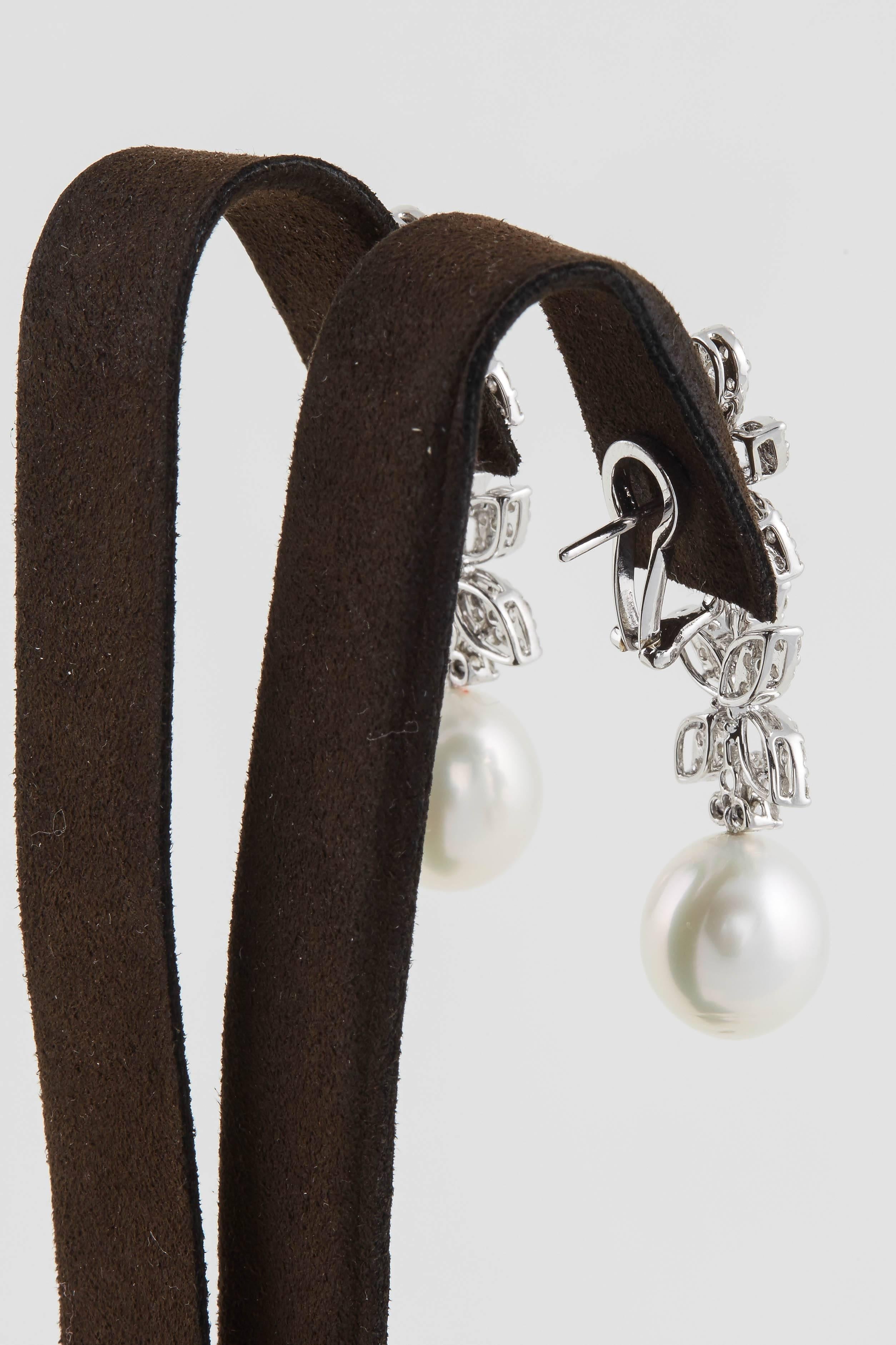 Round Cut Classic Diamond Pearl White Gold Drop Earrings For Sale