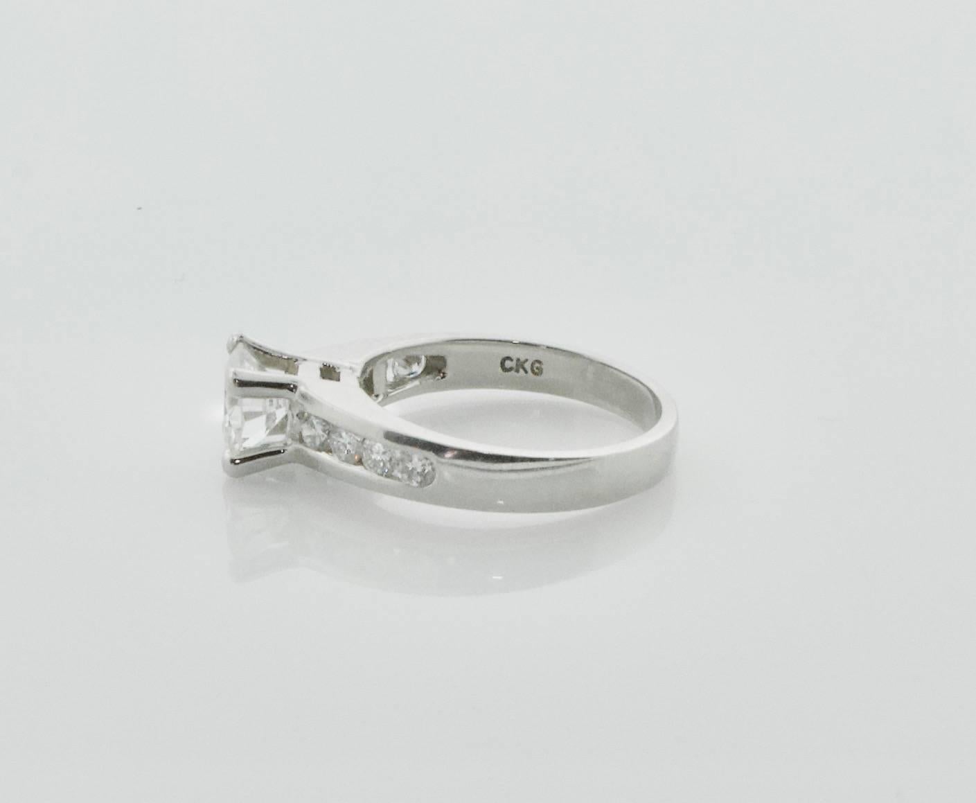 Women's or Men's Classic Diamond Solitaire Ring in Platinum 1.03 GIA F-VS2 For Sale