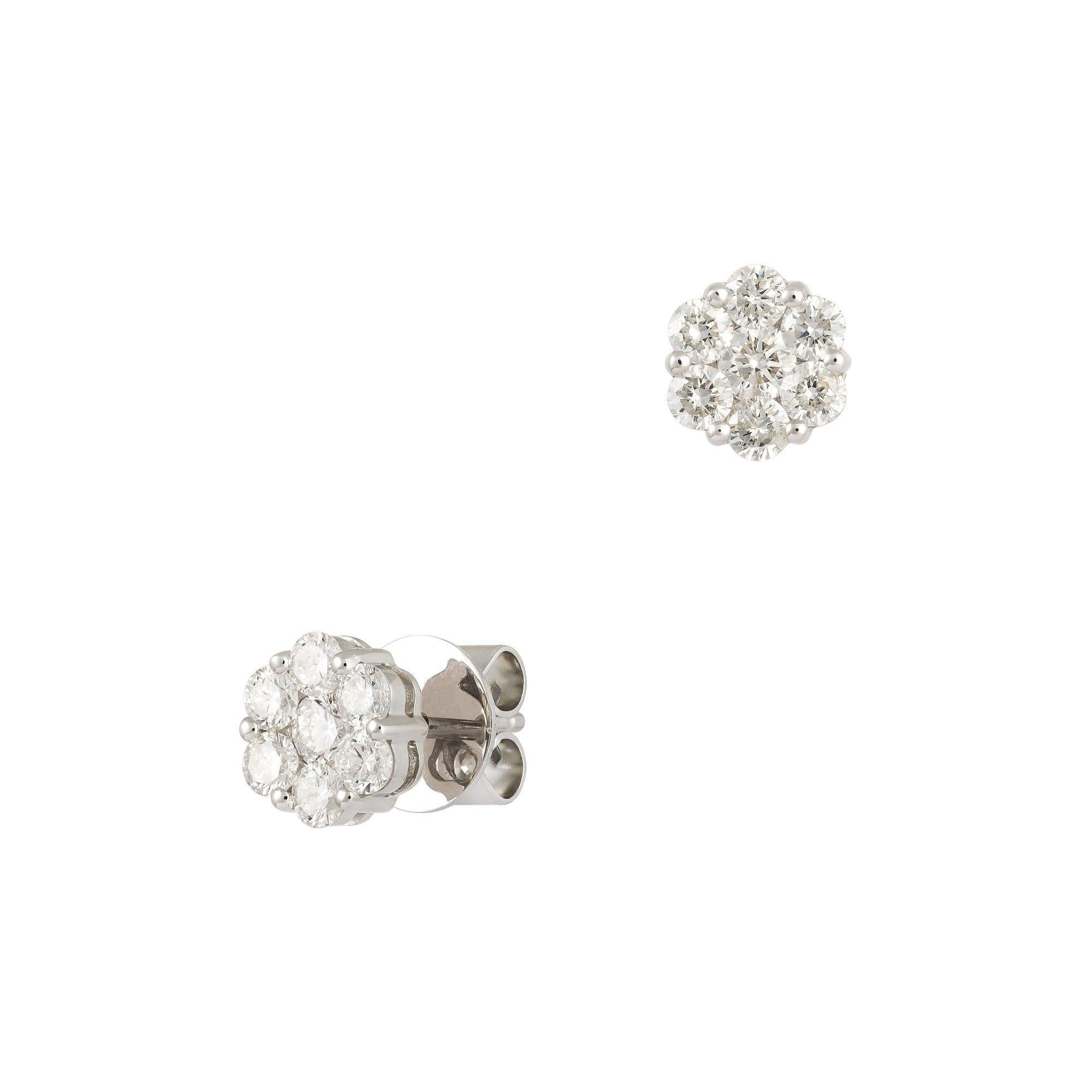 Round Cut Classic Diamond Stud Earring 18K White Gold Diamond for Her For Sale