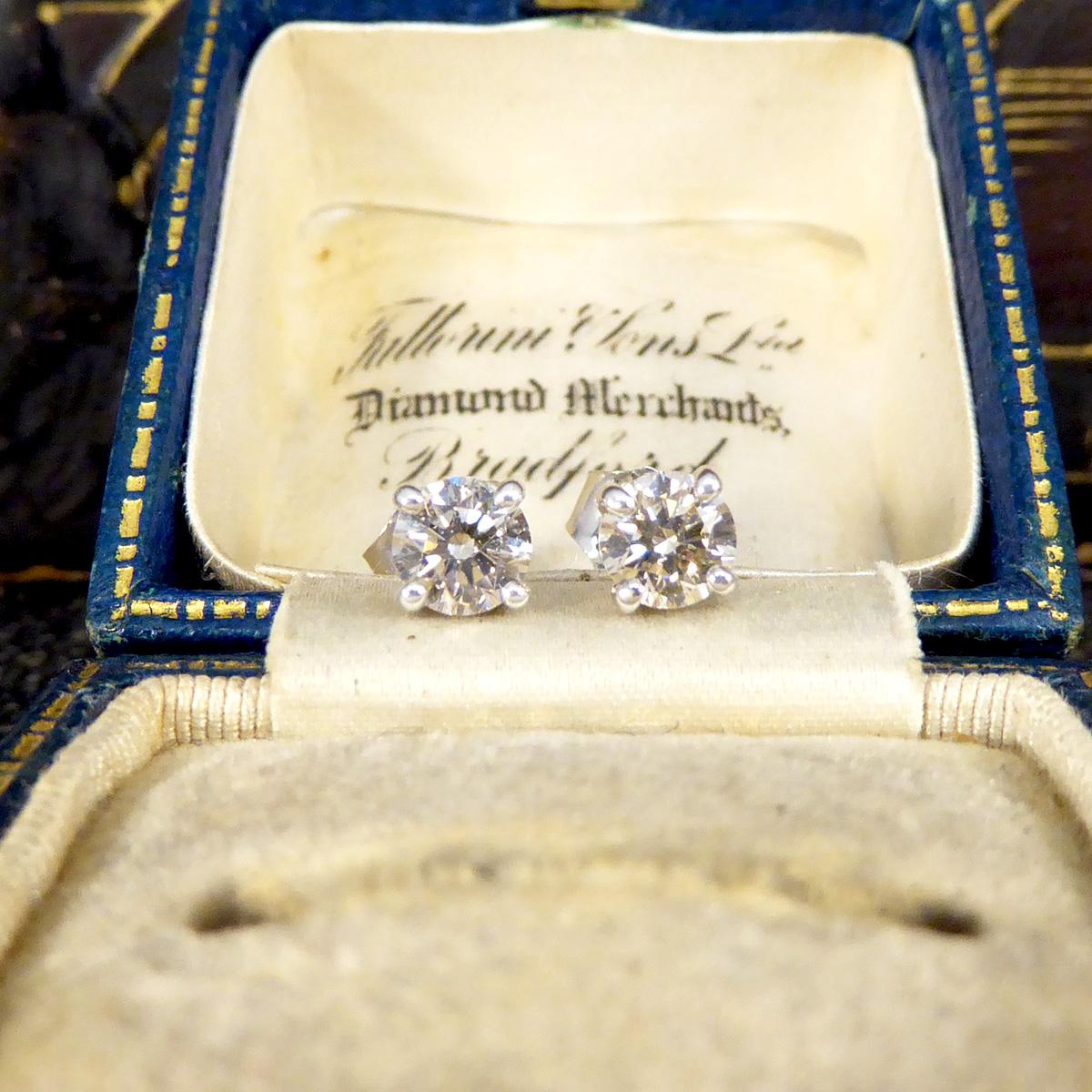 Women's or Men's Classic Diamond Stud Earrings in 18ct White Gold