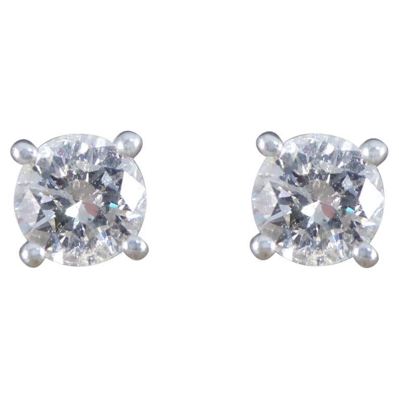 Clous d'oreilles classiques en or blanc 18 carats