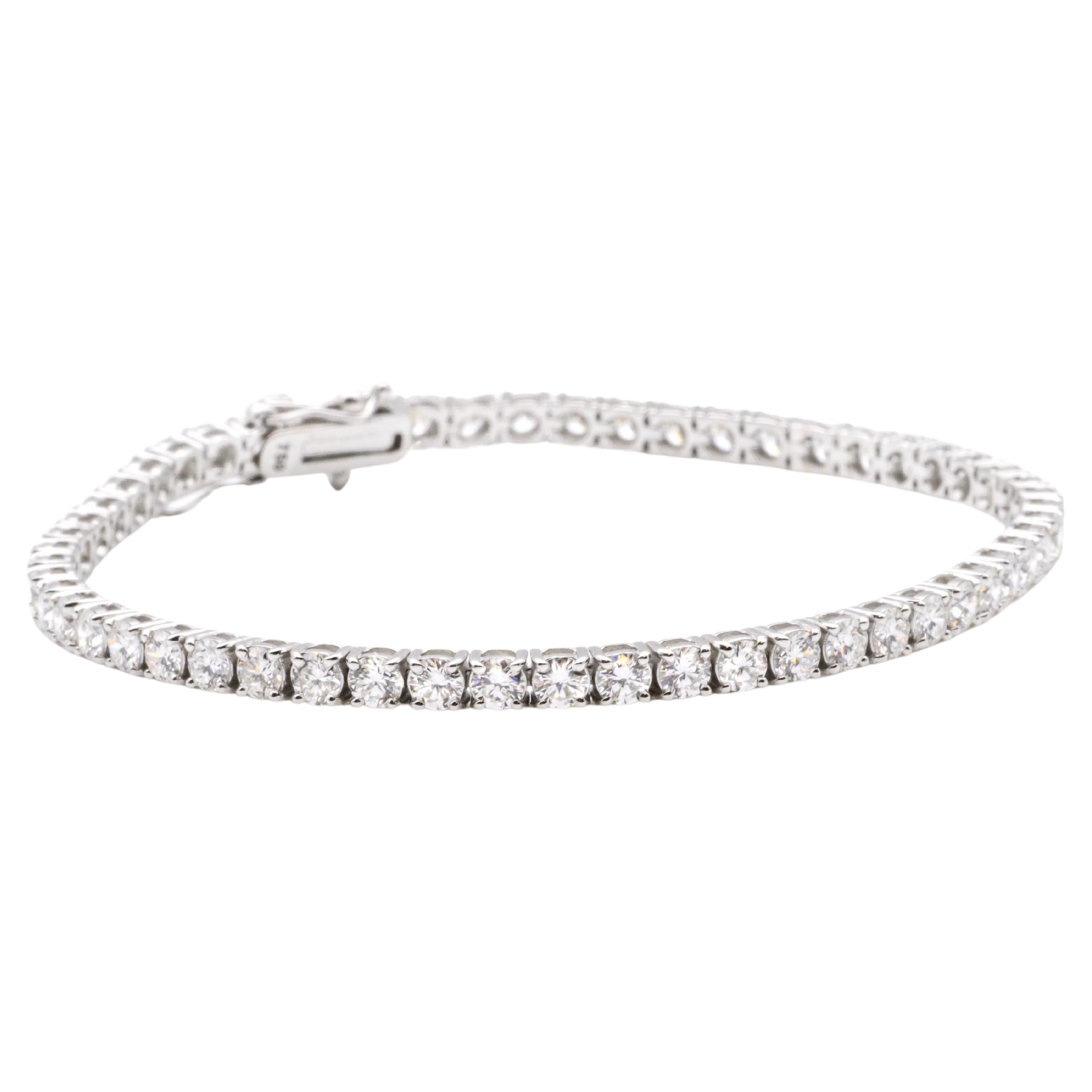 Classic Diamond Tennis Bracelet in 18K White Gold For Sale