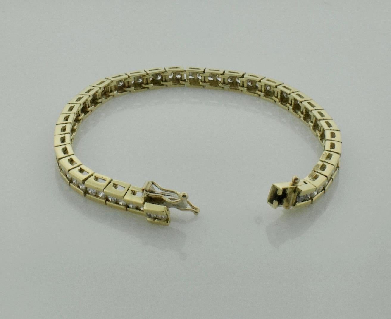 Women's or Men's Classic Diamond Tennis Bracelet in 18 Karat Yellow Gold 3.75 Carat
