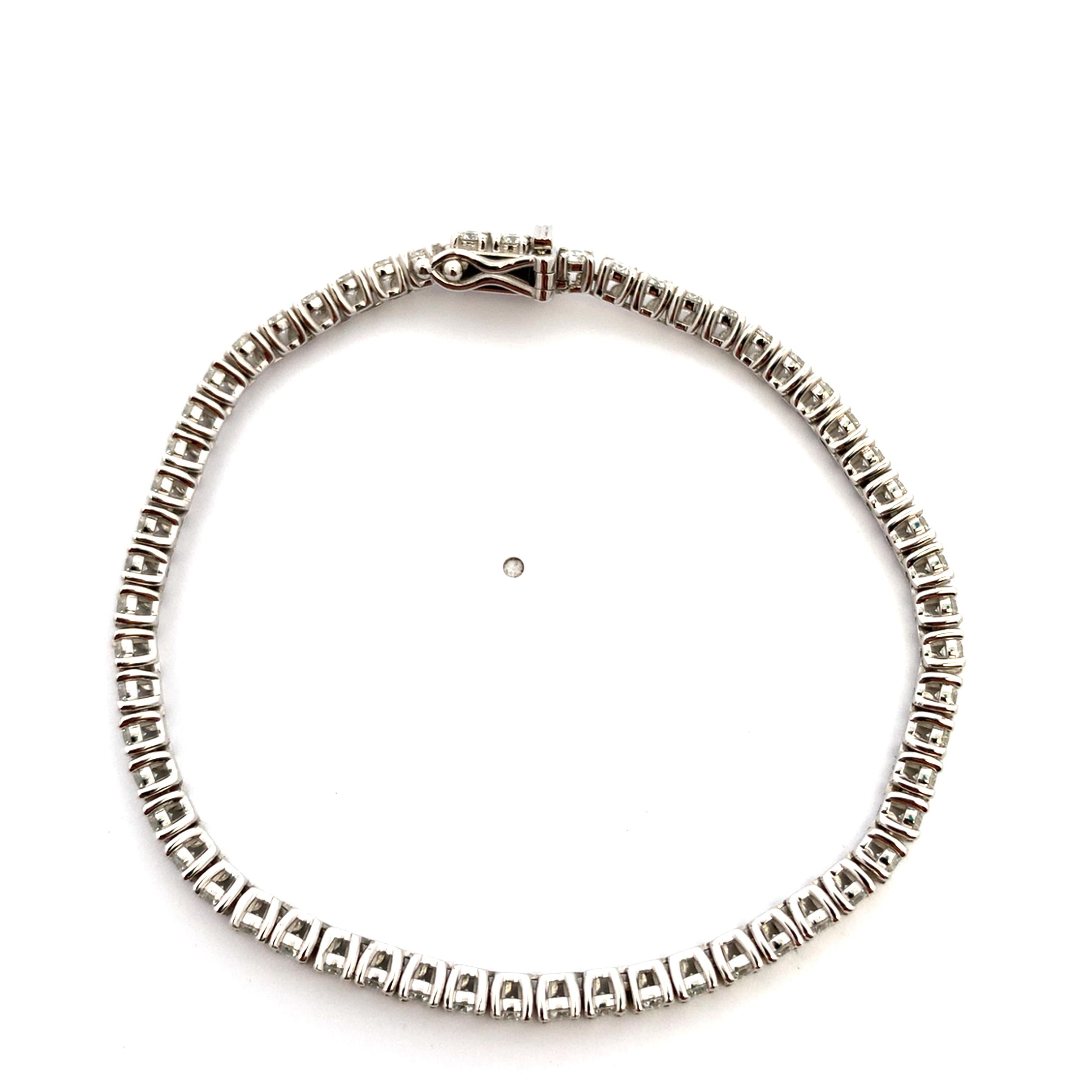 Taille ronde Bracelet de tennis classique en diamant platine en vente