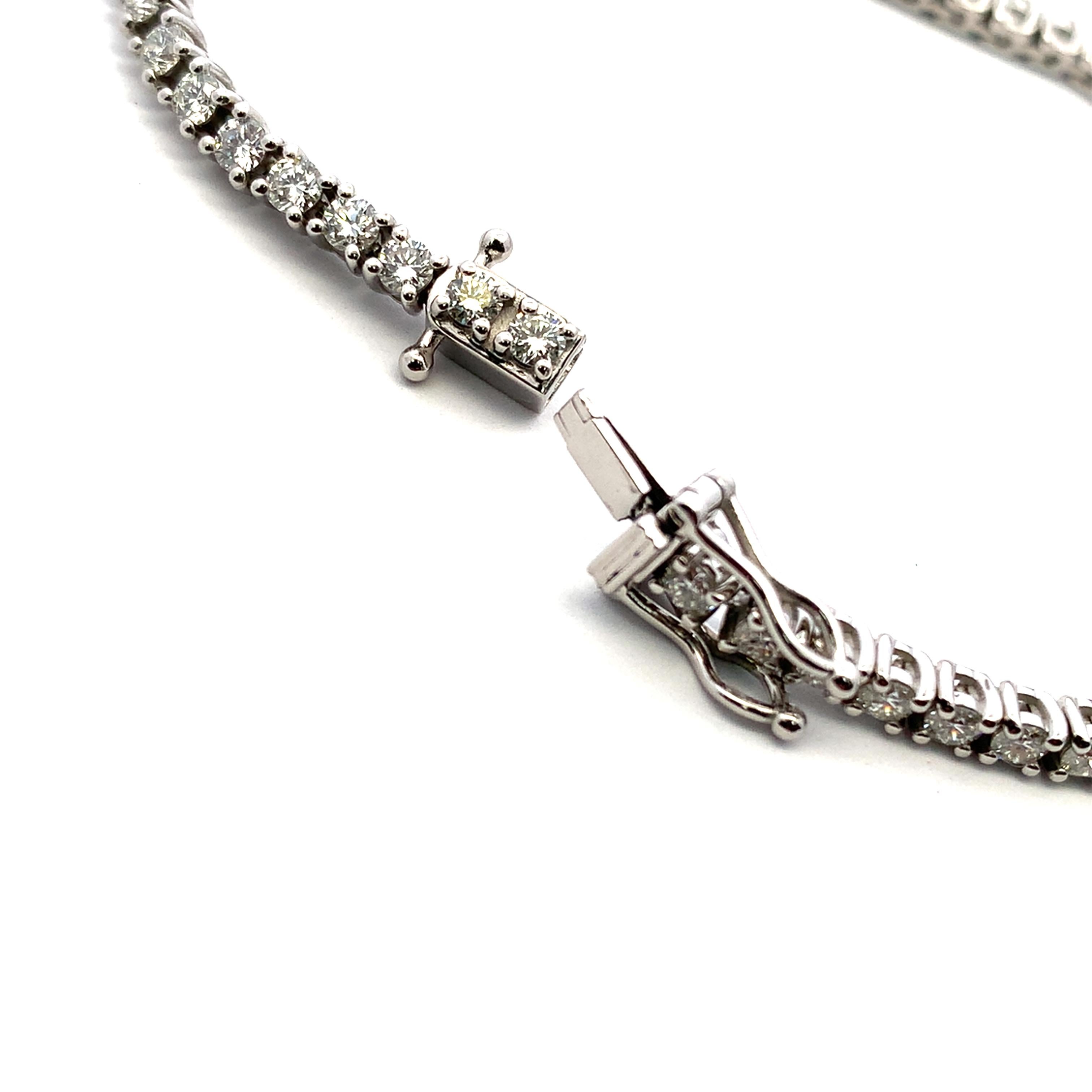 Bracelet de tennis classique en diamant platine en vente 4
