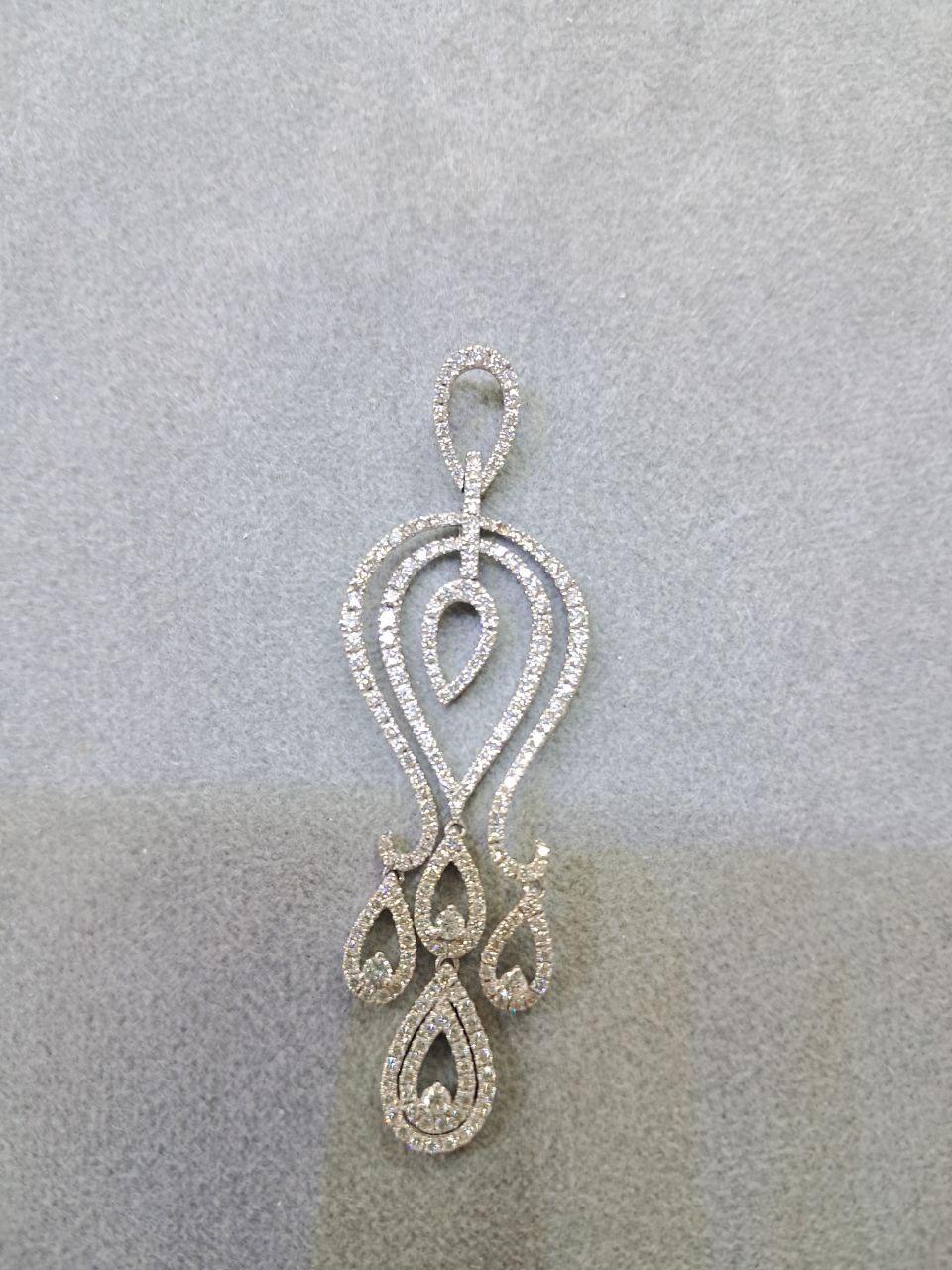 Klassischer Diamant-Weißgold-Anhänger für sie (Moderne) im Angebot