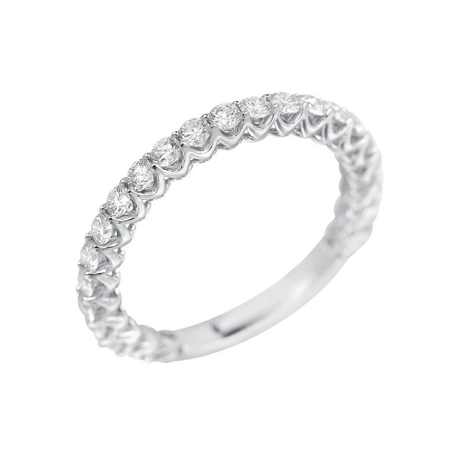 Taille ronde Bague classique en or blanc et diamants en vente