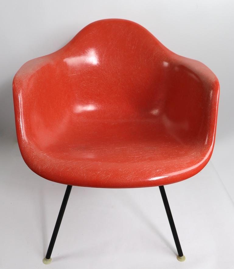 Metal Classic Eames Fiberglass Chair