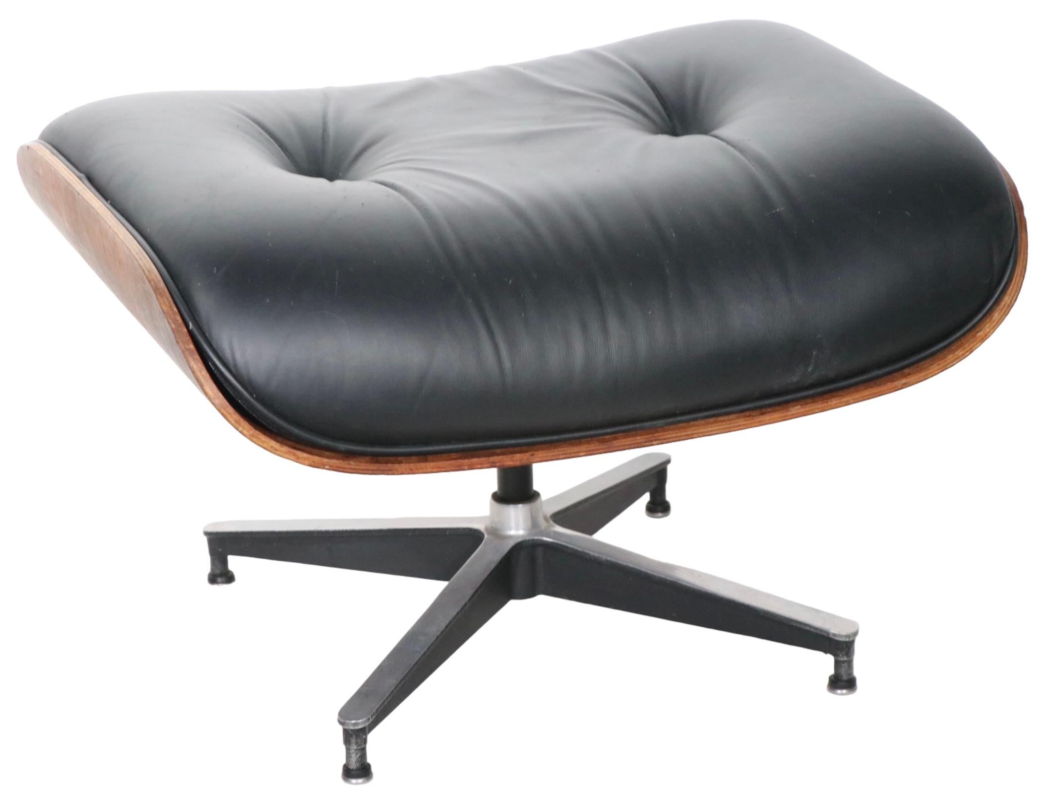 Classic Eames for Herman Miller Lounge Chair and Ottoman in Rosewood and Leather For Sale 2