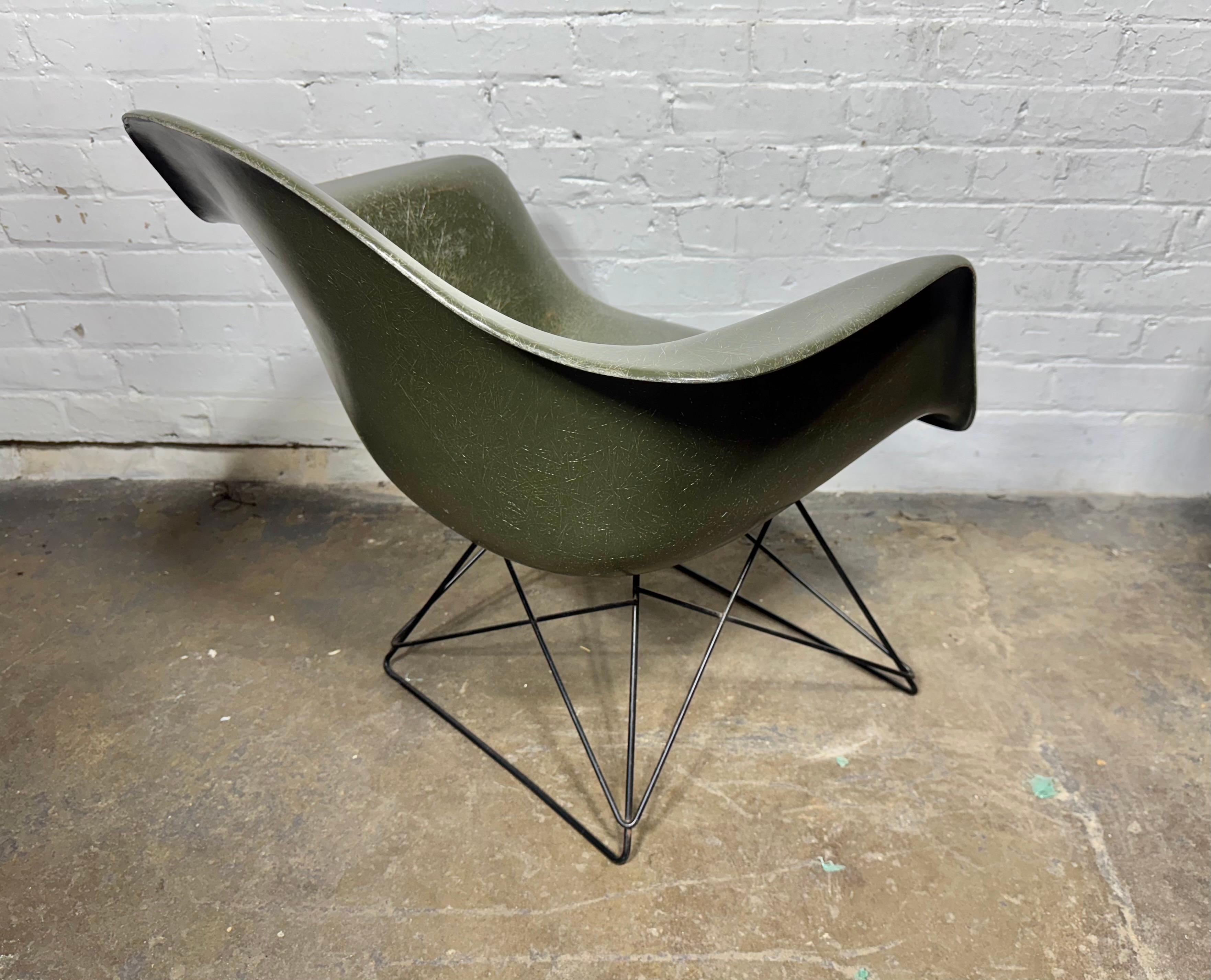 Klassischer Eames /Herman Miller Fiberglas Cats Cradle LAR Lounge Chair (Moderne der Mitte des Jahrhunderts) im Angebot