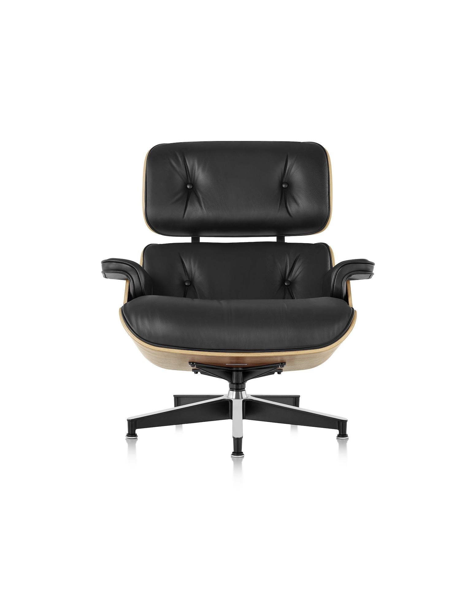 Classic Eames Swiveling Lounge Chair & Ottoman (Moderne der Mitte des Jahrhunderts) im Angebot