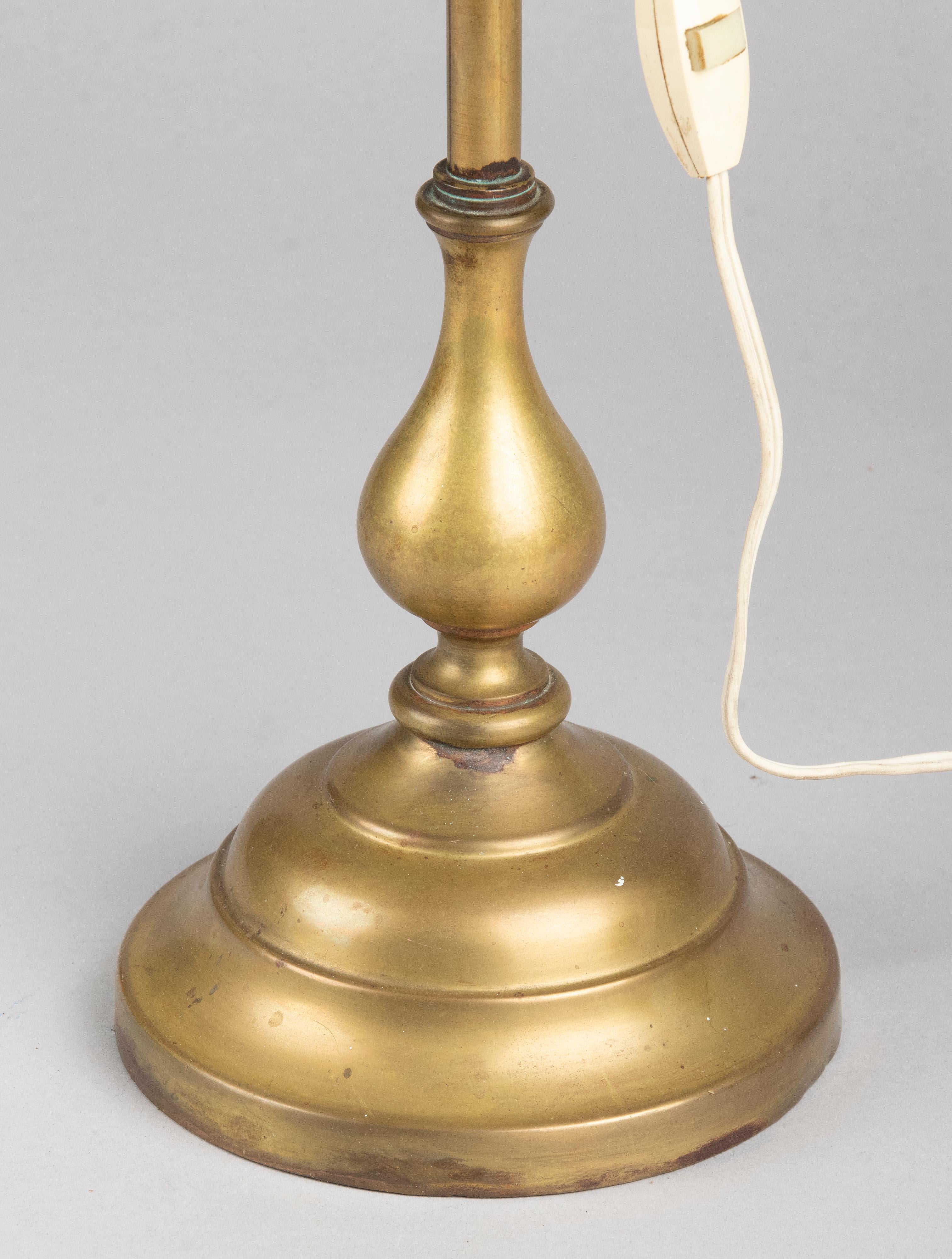 French Classic Early 20th Century Brass Adjustable Desk Lamp with Green Gradient Shade