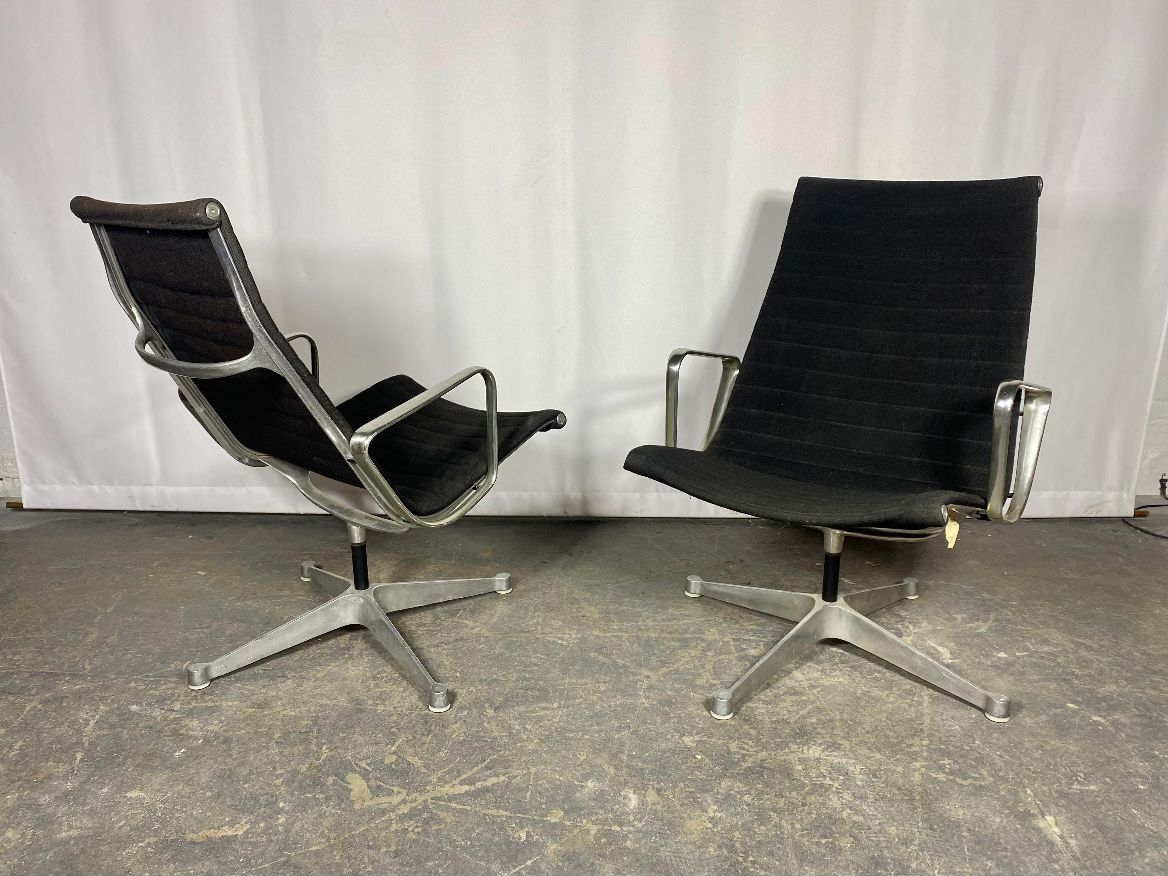 Classic early production Eames / Herman Miller Aluminum Group Lounge Chairs  For Sale 4