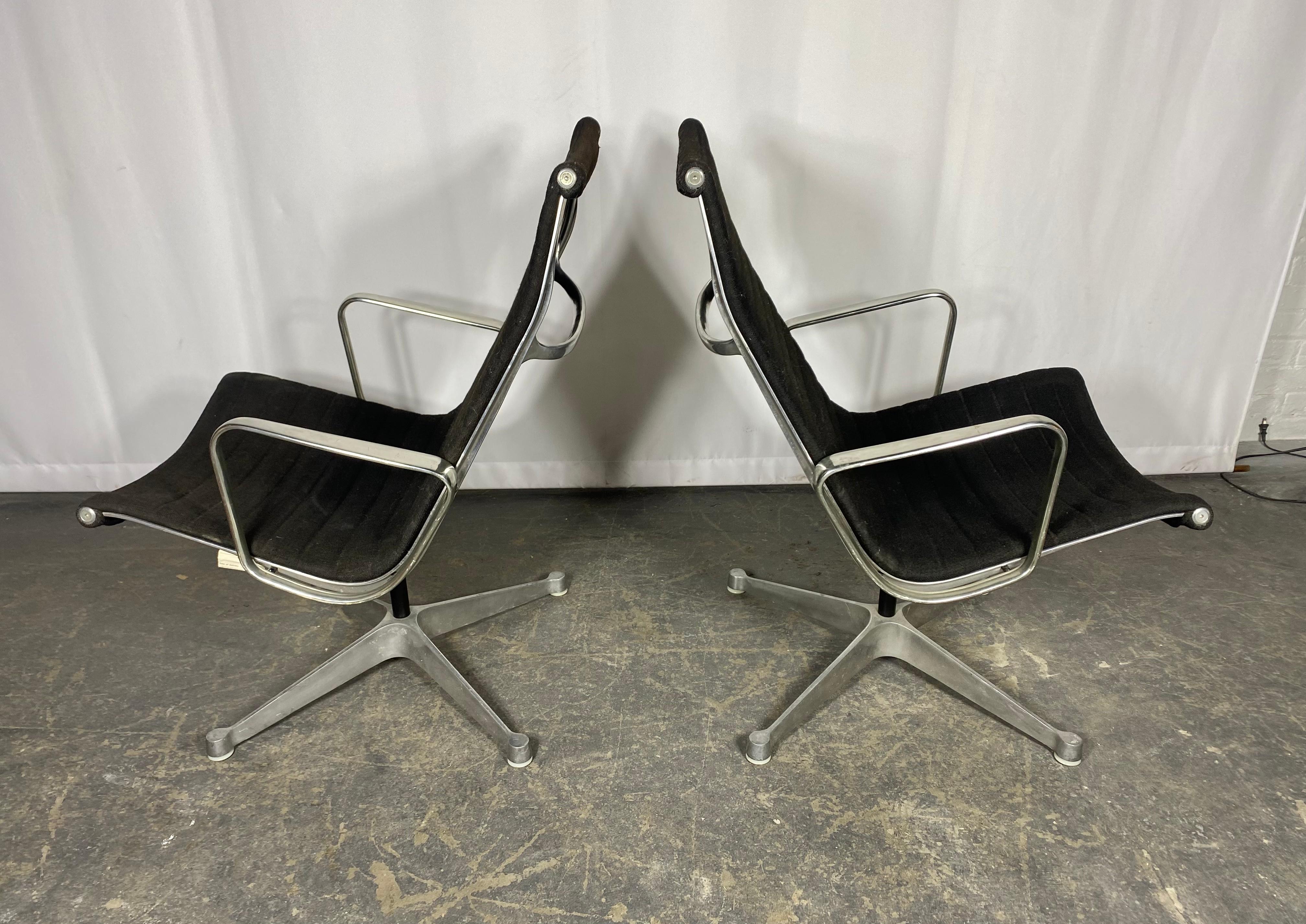 Classic early production Eames / Herman Miller Aluminum Group Lounge Chairs  For Sale 2