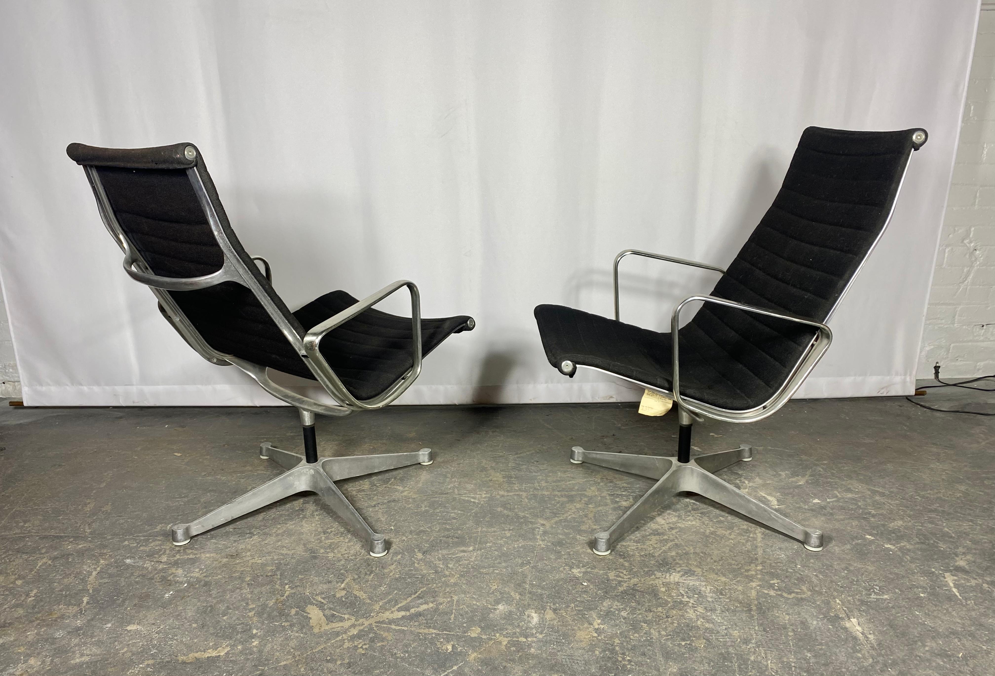 Classic early production Eames / Herman Miller Aluminum Group Lounge Chairs  For Sale 3