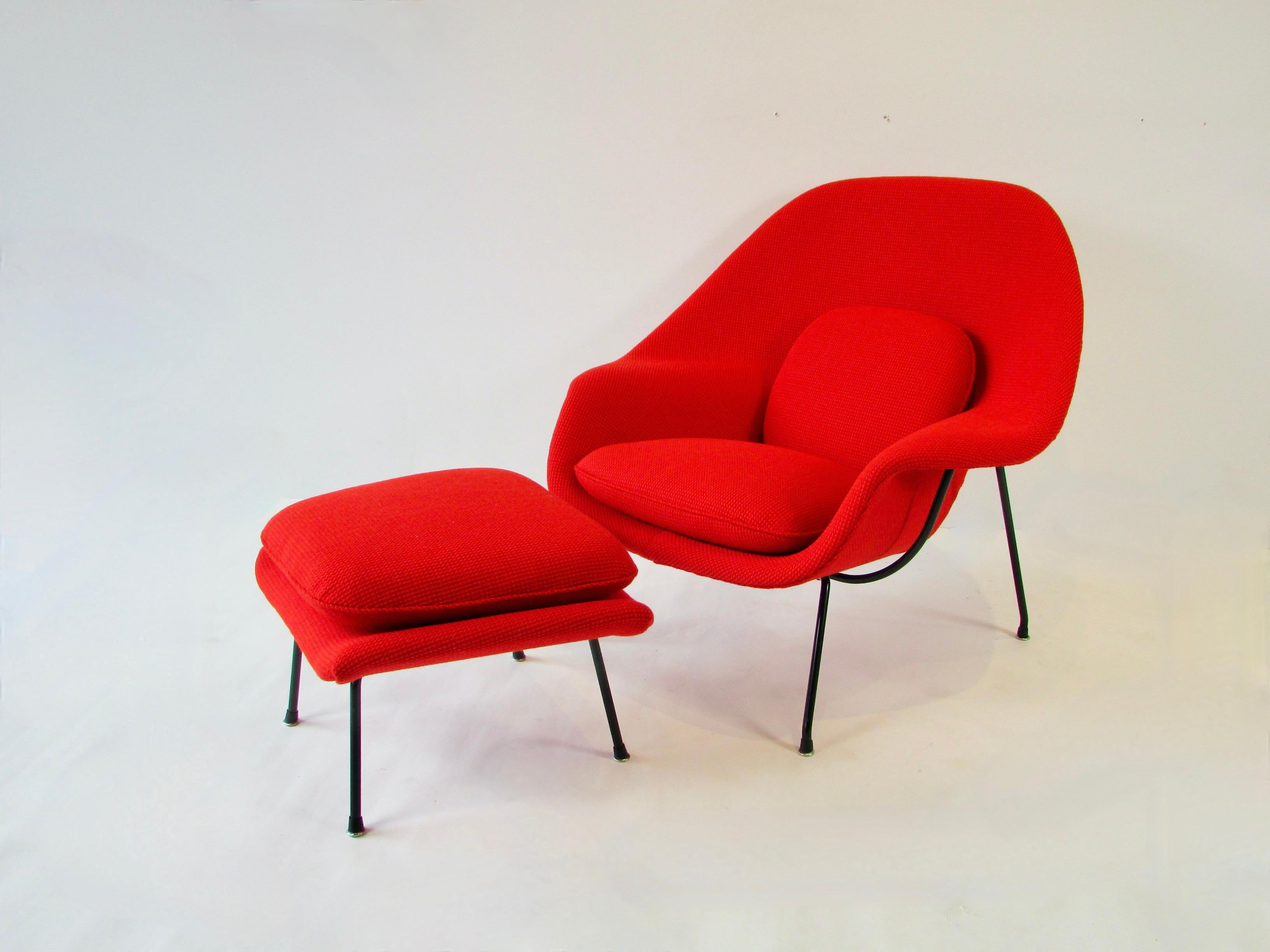 Peu après avoir rejoint son mari Hans à la tête de Knoll , Florence Knoll a demandé au designer d'origine finlandaise Eero Saarinen de créer pour elle la chaise la plus confortable du monde, quelque chose, se souvient Saarinen, qui ressemblait à 